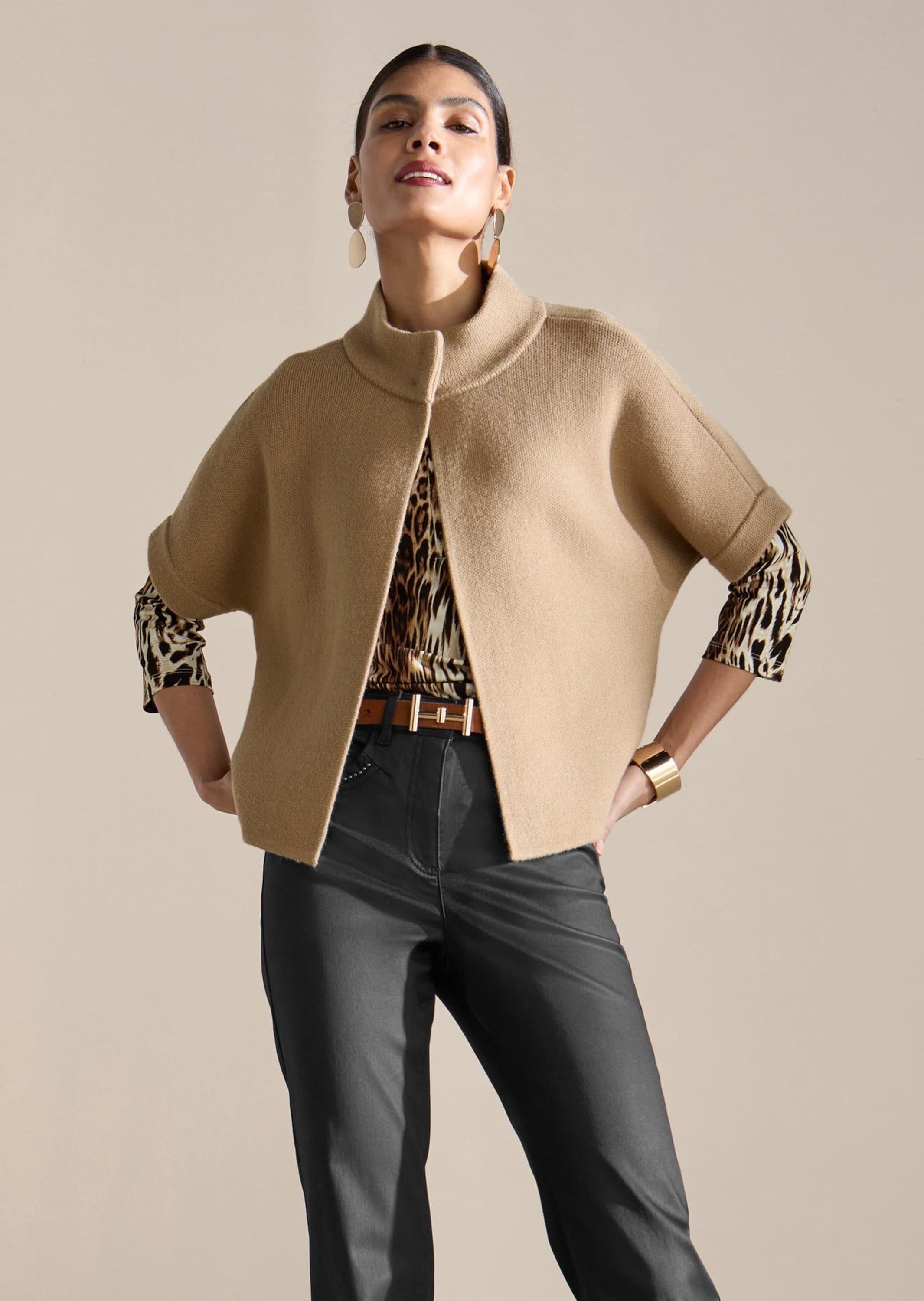 MADELEINE Strickjacke »Strickcape Moderne Strickjacke im Cape-Design« Wertvoller Milano-Strick