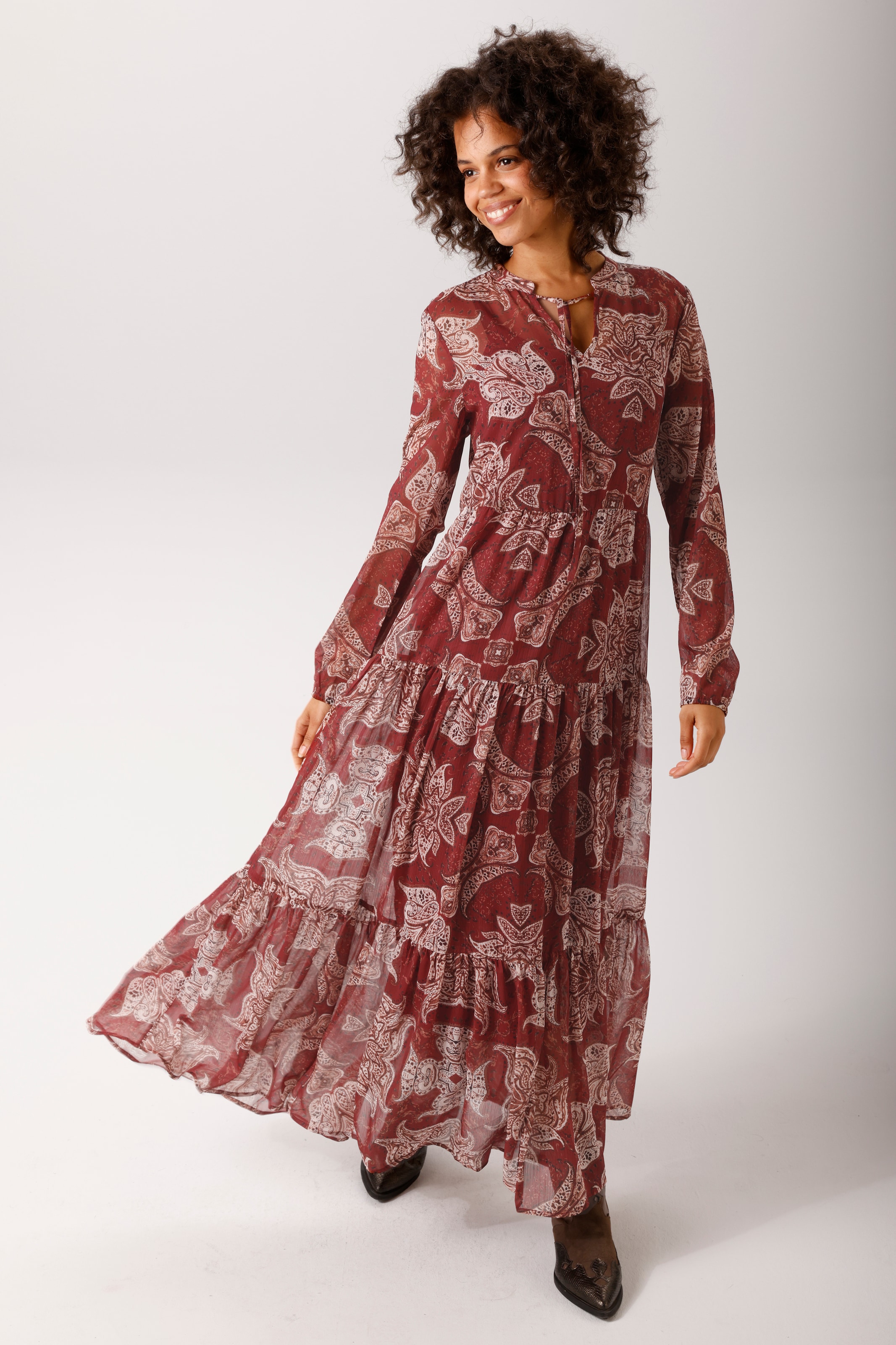 Aniston CASUAL Maxikleid mit Jersey-Unterkleid, mit extravagantem Paisley-Muster - NEUE KOLLEKTION