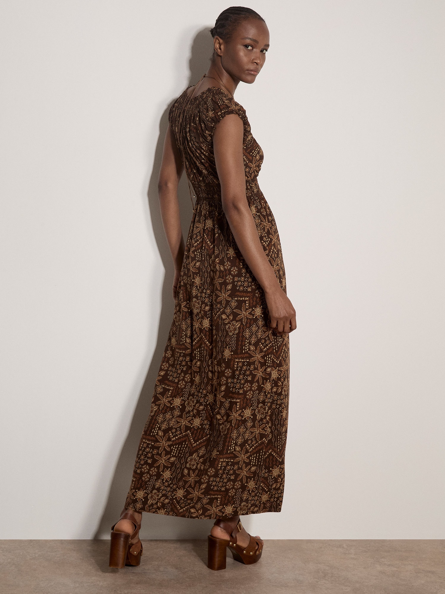 Apricot Maxikleid »Batik-Maxikleid mit Blumenmuster und Smokarbeit« Smokarbeit