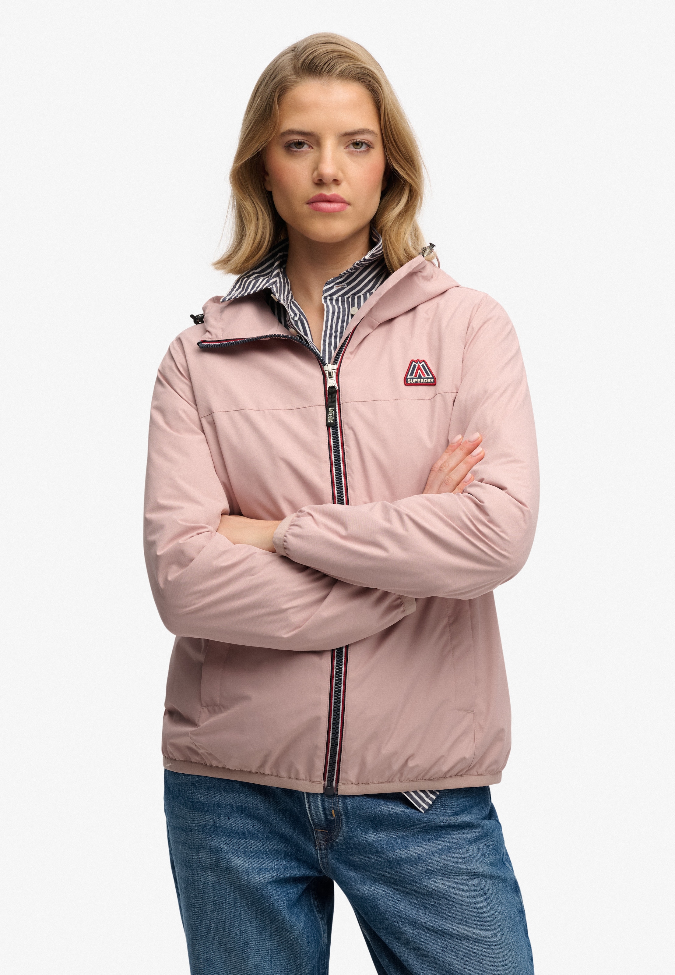 Superdry Outdoorjacke "ESSENTIAL TRI WINDBREAKER JKT" mit Kapuze Loose Fit, mit hochschließendem Kragen, aus Polyester