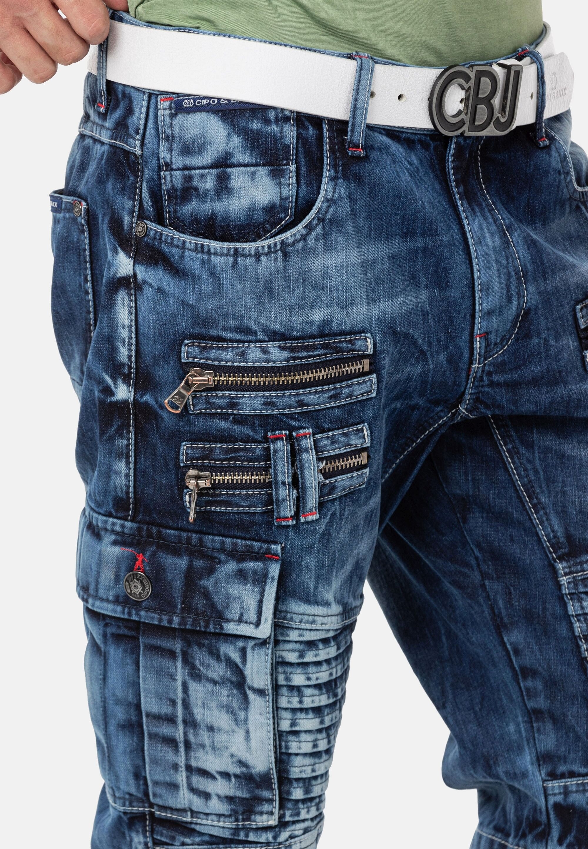 Cipo & Baxx Stoffhose »Shorts«, mit vielen Details