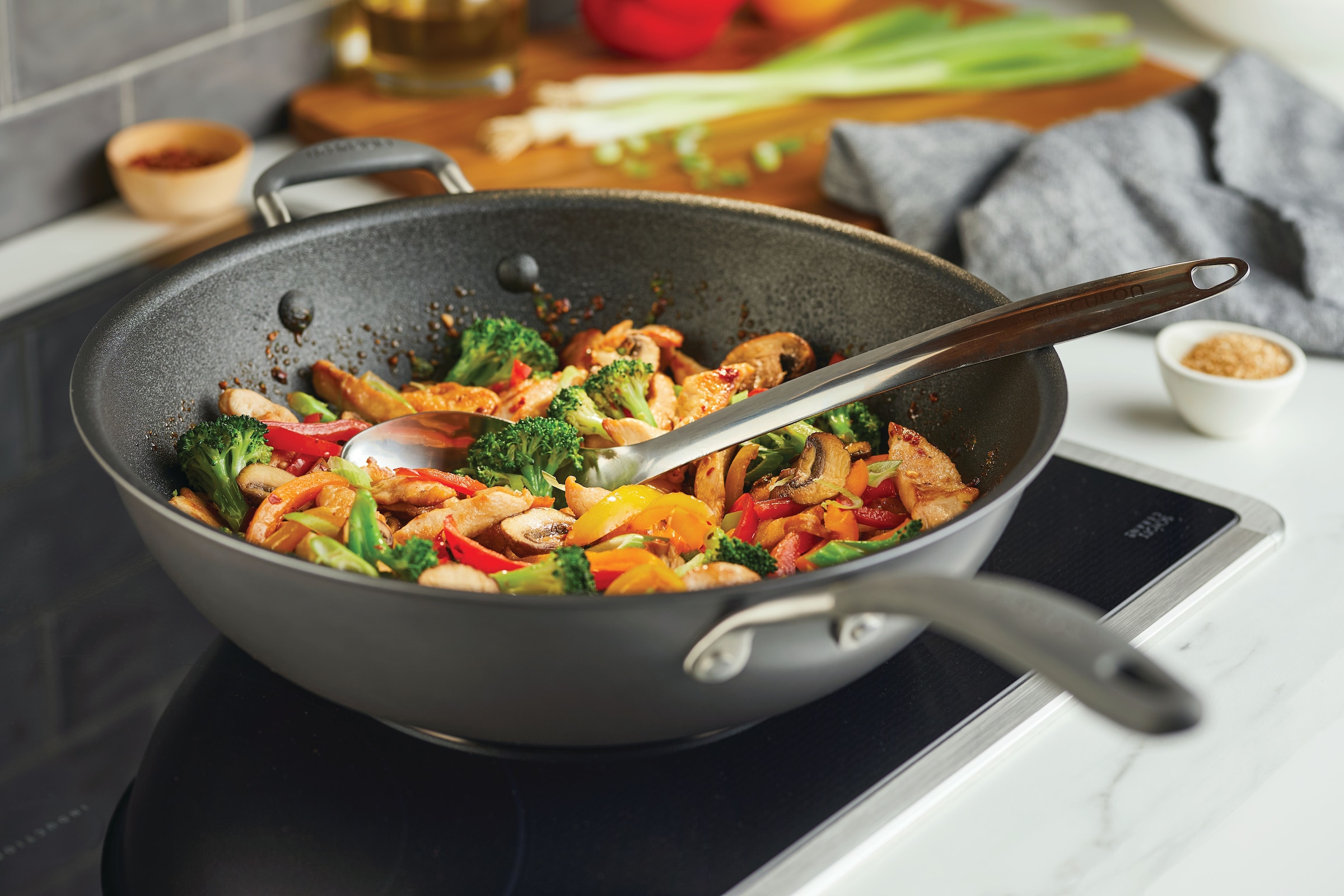 Circulon Wok »Circulon A1 Wokpfanne mit Gegengriff, 34 cm«, Edelstahl, (1 tlg.), dreilagig beschichtet, kratzfest, spülmaschinenfest