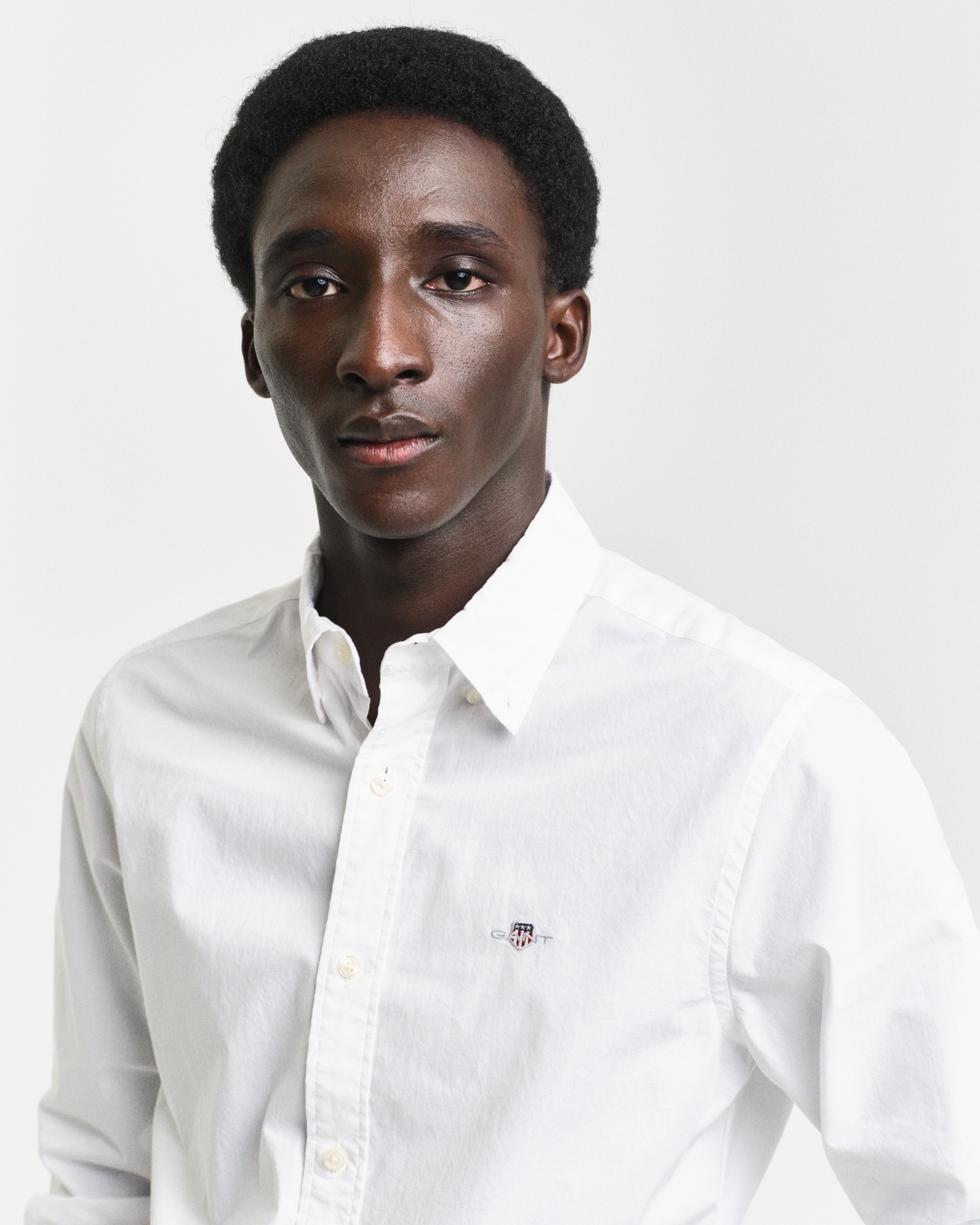 Gant Langarmhemd »Slim Fit Popeline Hemd leichte Baumwolle strapazierfähig pflegeleicht«, mit klassischer Logostickerei auf der Brust