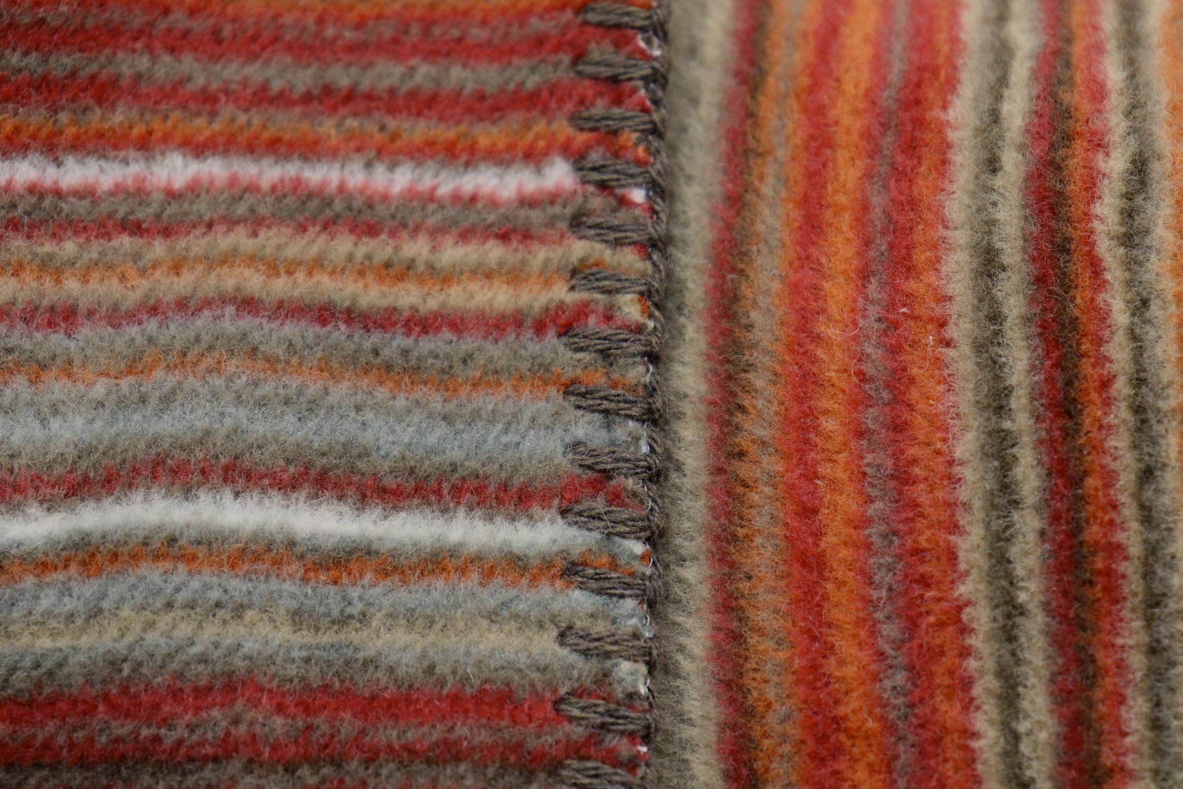 Biederlack Wohndecke »Lost Thread«, hergestellt aus einem Materialmix, Kuscheldecke
