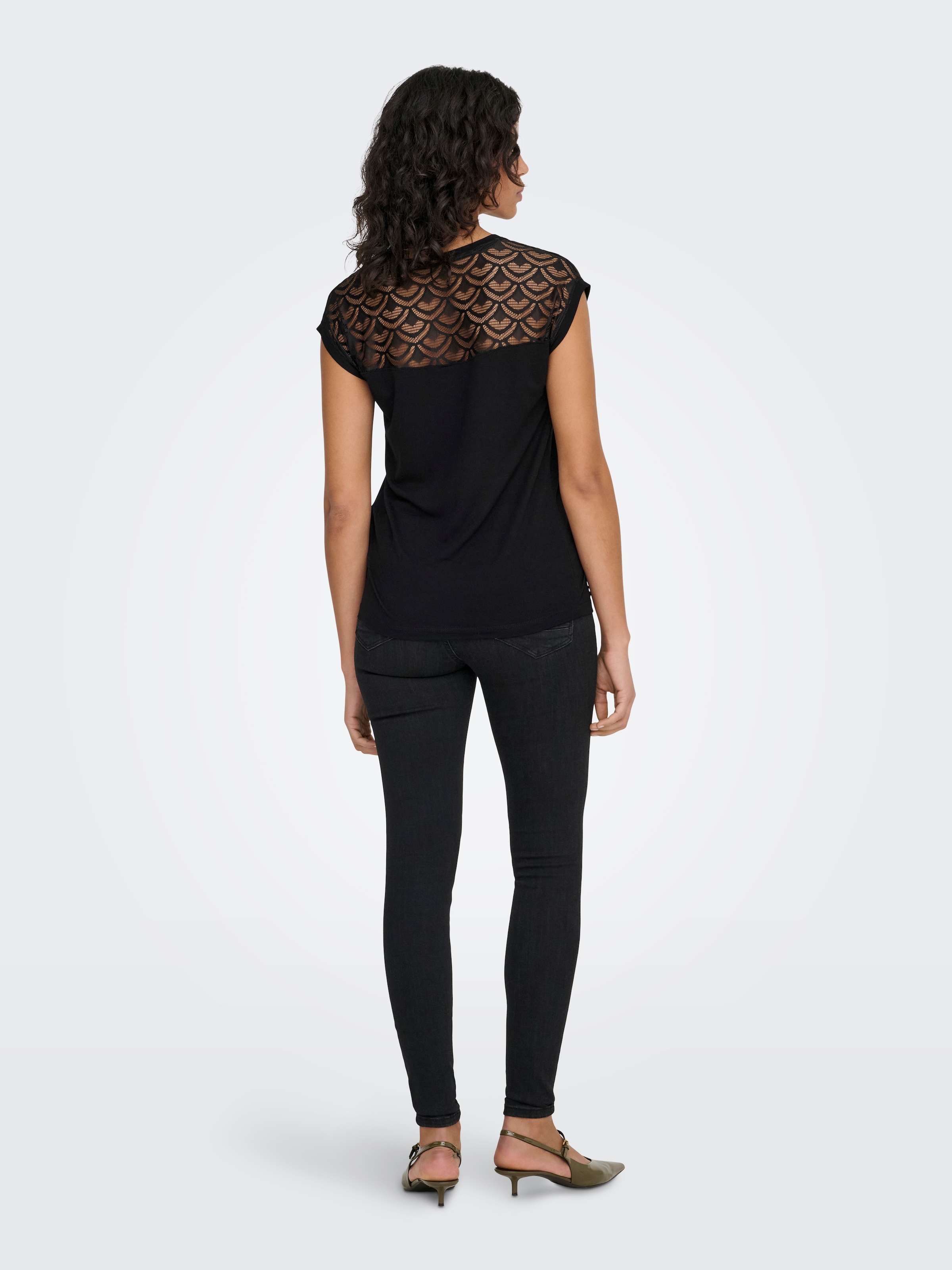 ONLY Spitzenshirt »ONLNICOLE – Spitzendetails für eleganten Auftritt im Alltag« figurbetont, Jersey, Viskose, Rundhals, unifarben