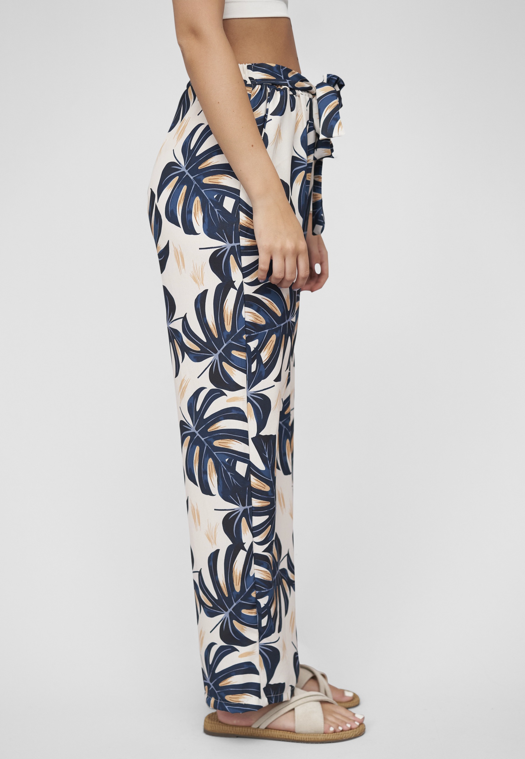 CLOUD 5IVE Stoffhose »CLOUD 5IVE Summer Pants with palm print and tie belt«