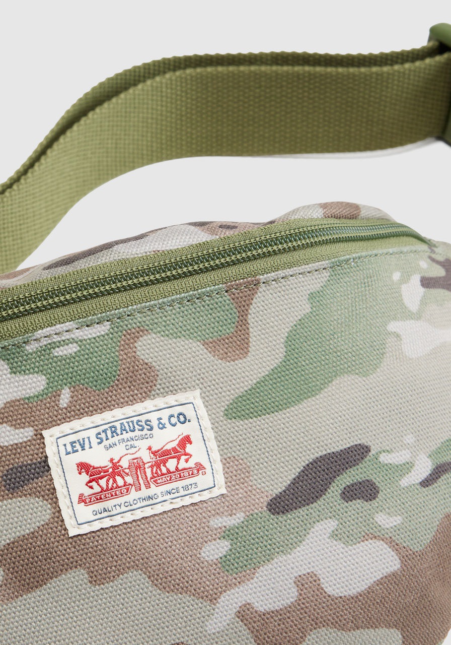 Levi's® Bauchtasche »DUBOCE SLING OV« mit Logo Stickerei