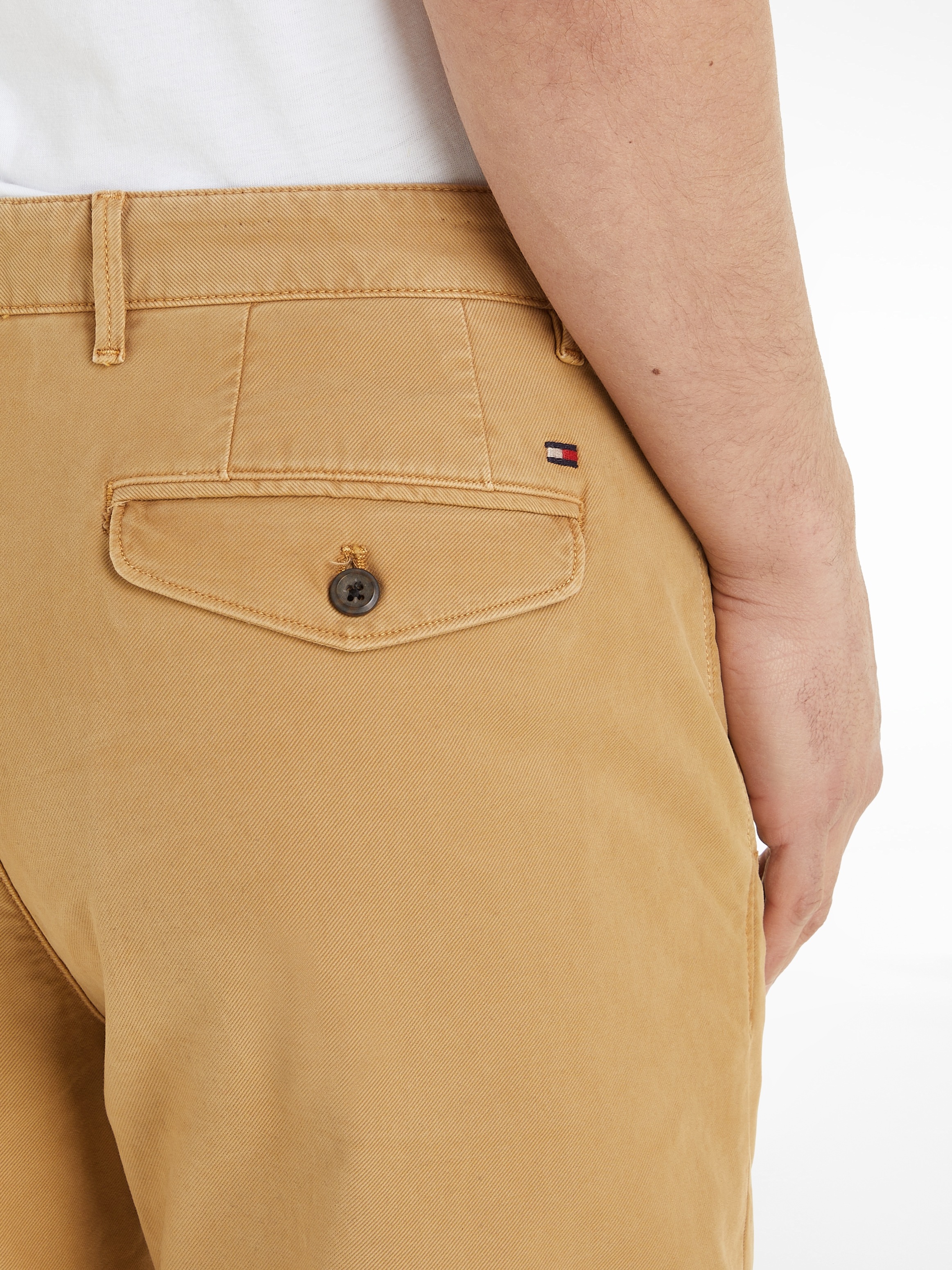 Tommy Hilfiger Chinohose »CHINO CHELSEA GABARDINE GMD«  mit Logostickerei auf der Hintertasche