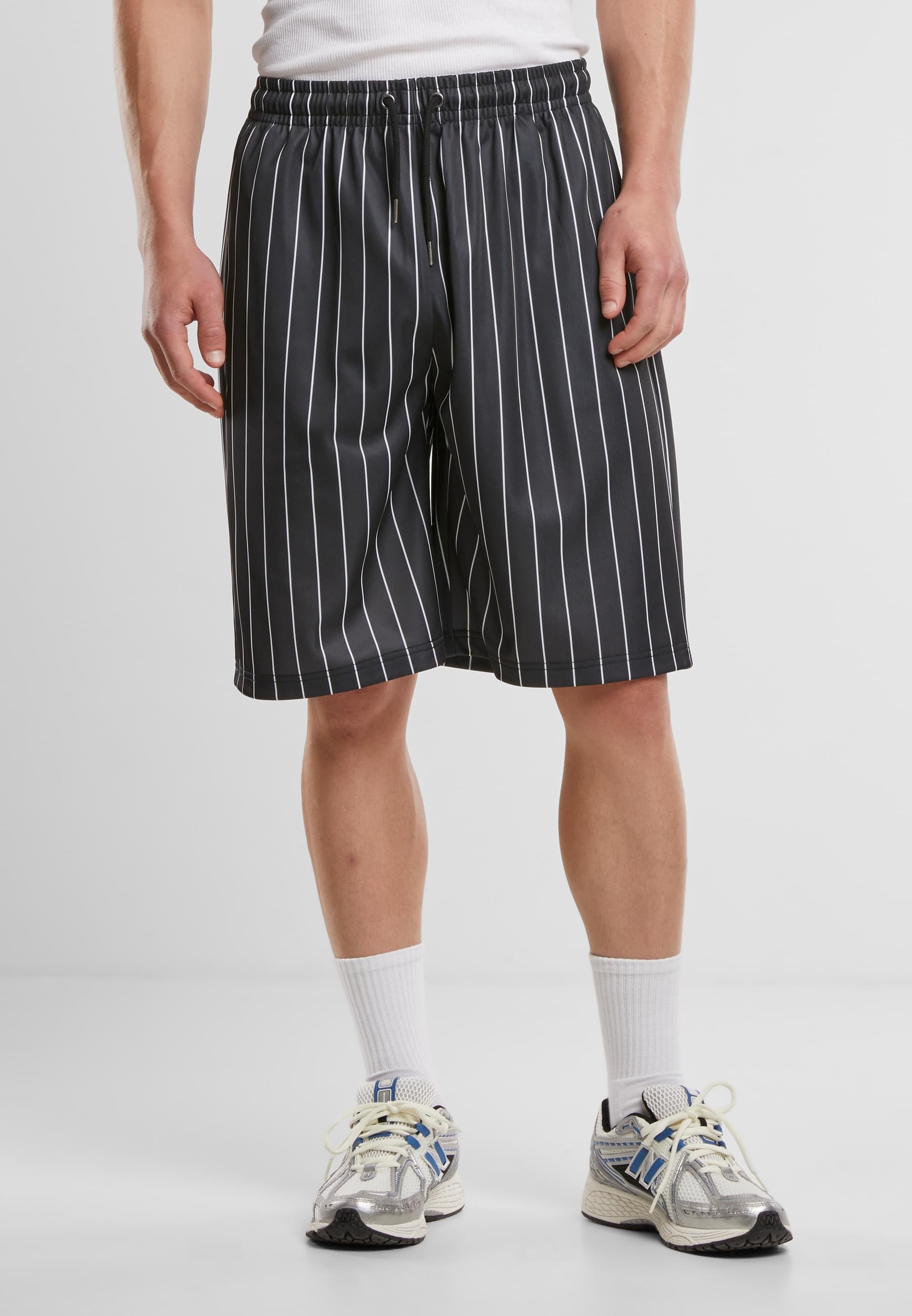 Thumbnail - URBAN CLASSICS Shorts "Urban Classics Pinstripe Trackshorts"