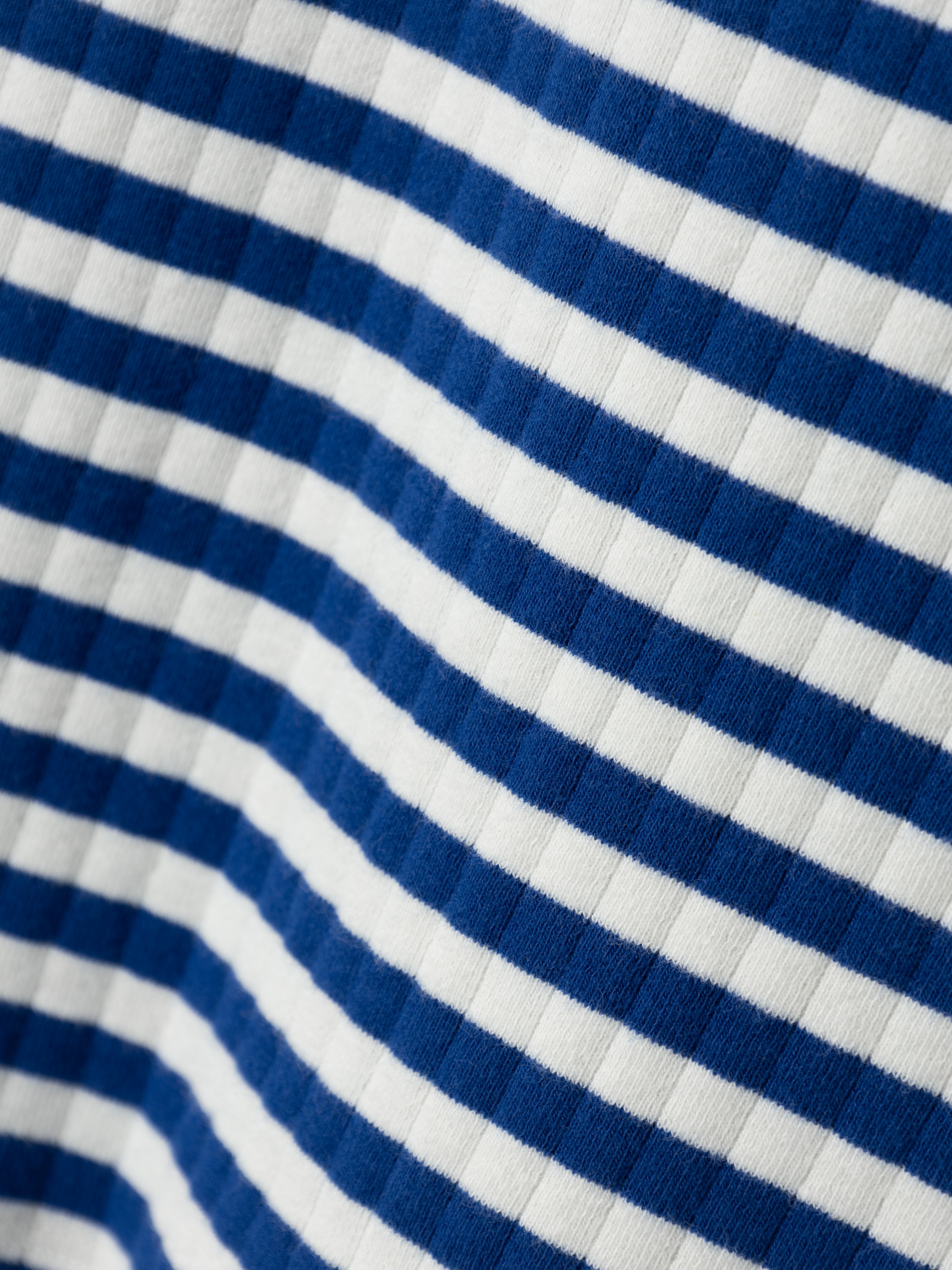 Thumbnail - Name It Langarmshirt "NKFSURAJA XSL LS TOP NOOS" toller Ringel-Look in gerippter Qualität