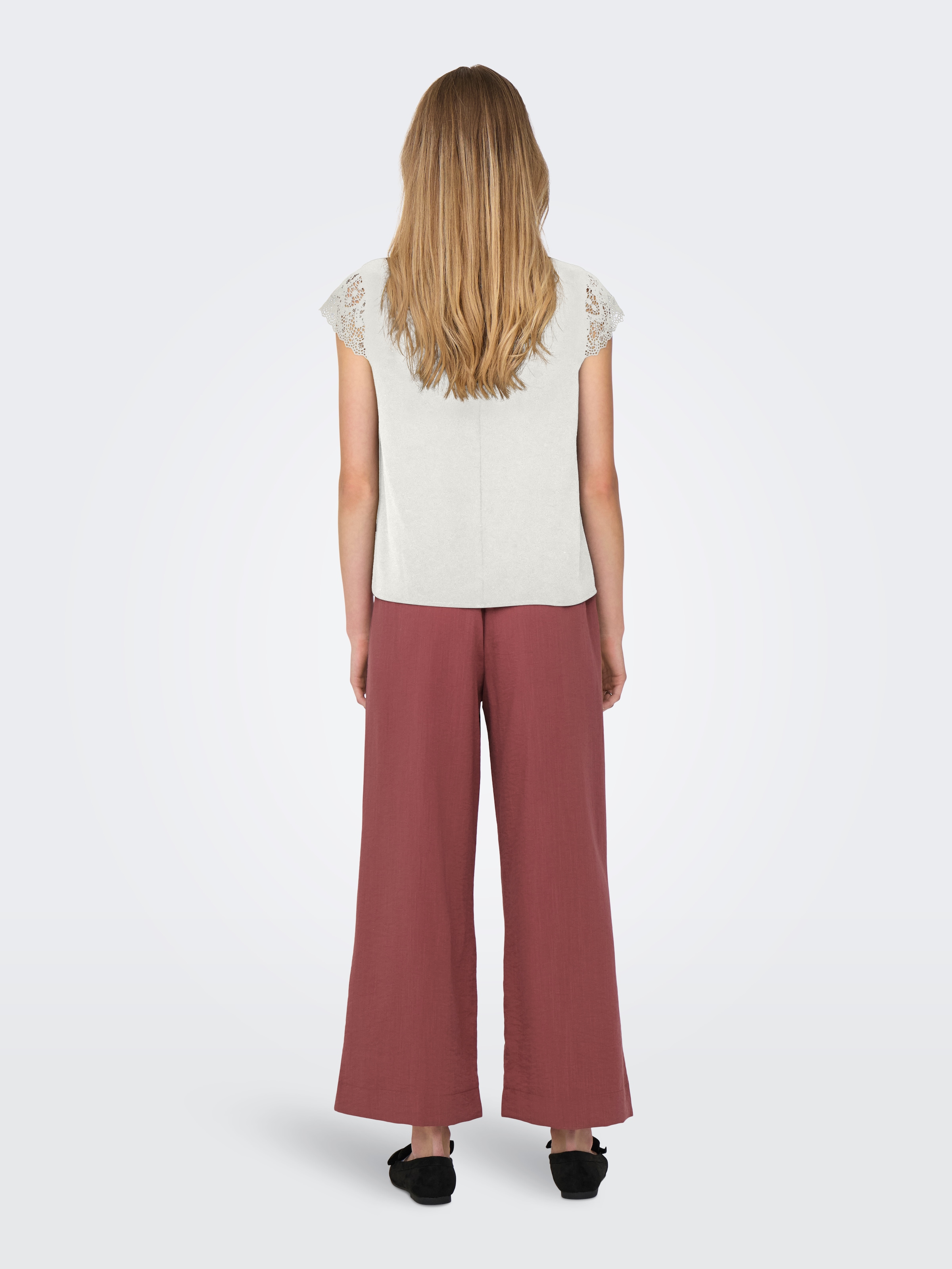 ONLY Kurzarmshirt »ONLELVA FR S/S LACE V-NECK TOP CS PTM«