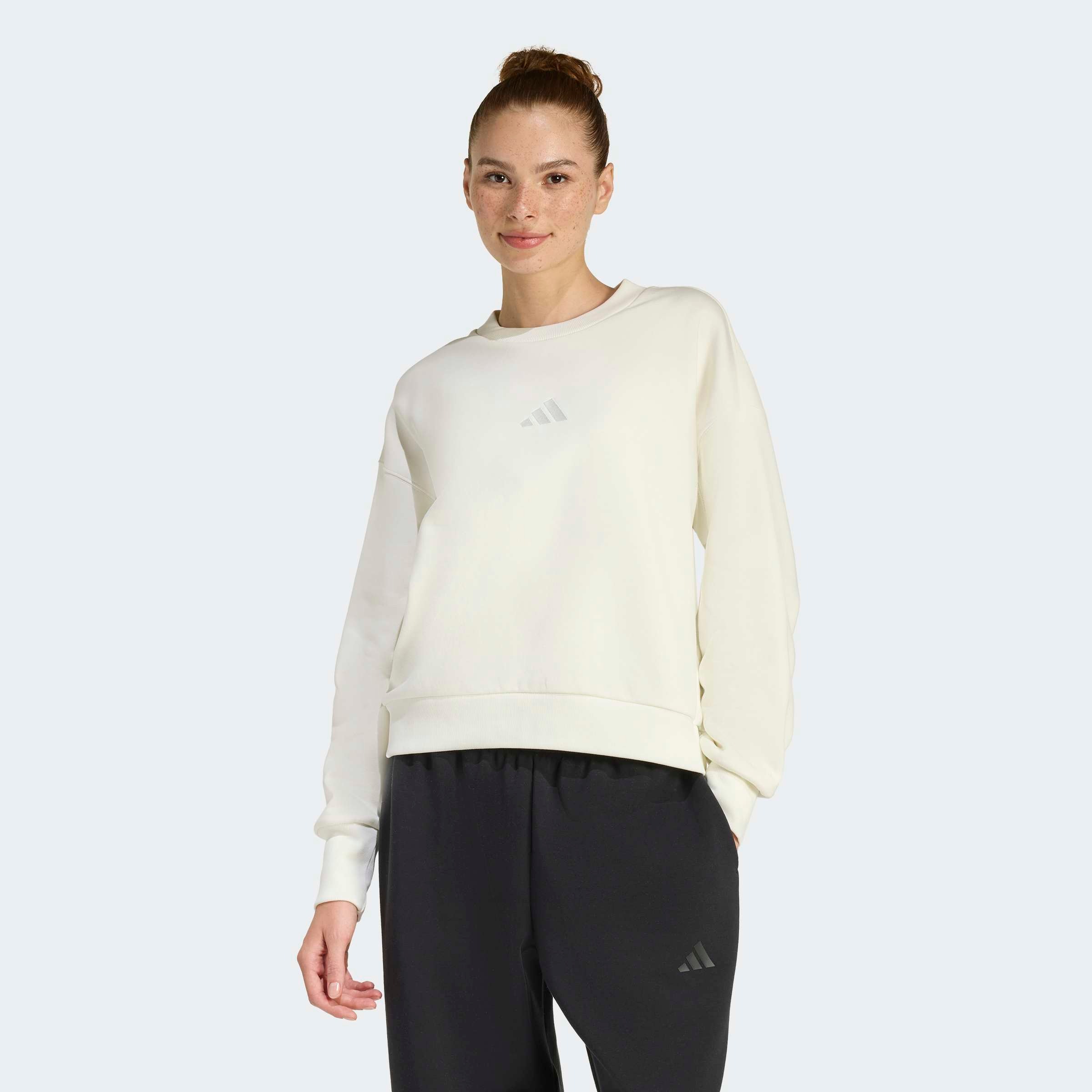 adidas Sportswear Sweatshirt "W ALL SZN SWT", mit angesetzten Bündchen an Ärmeln und Saum, aus Baumwollfleece