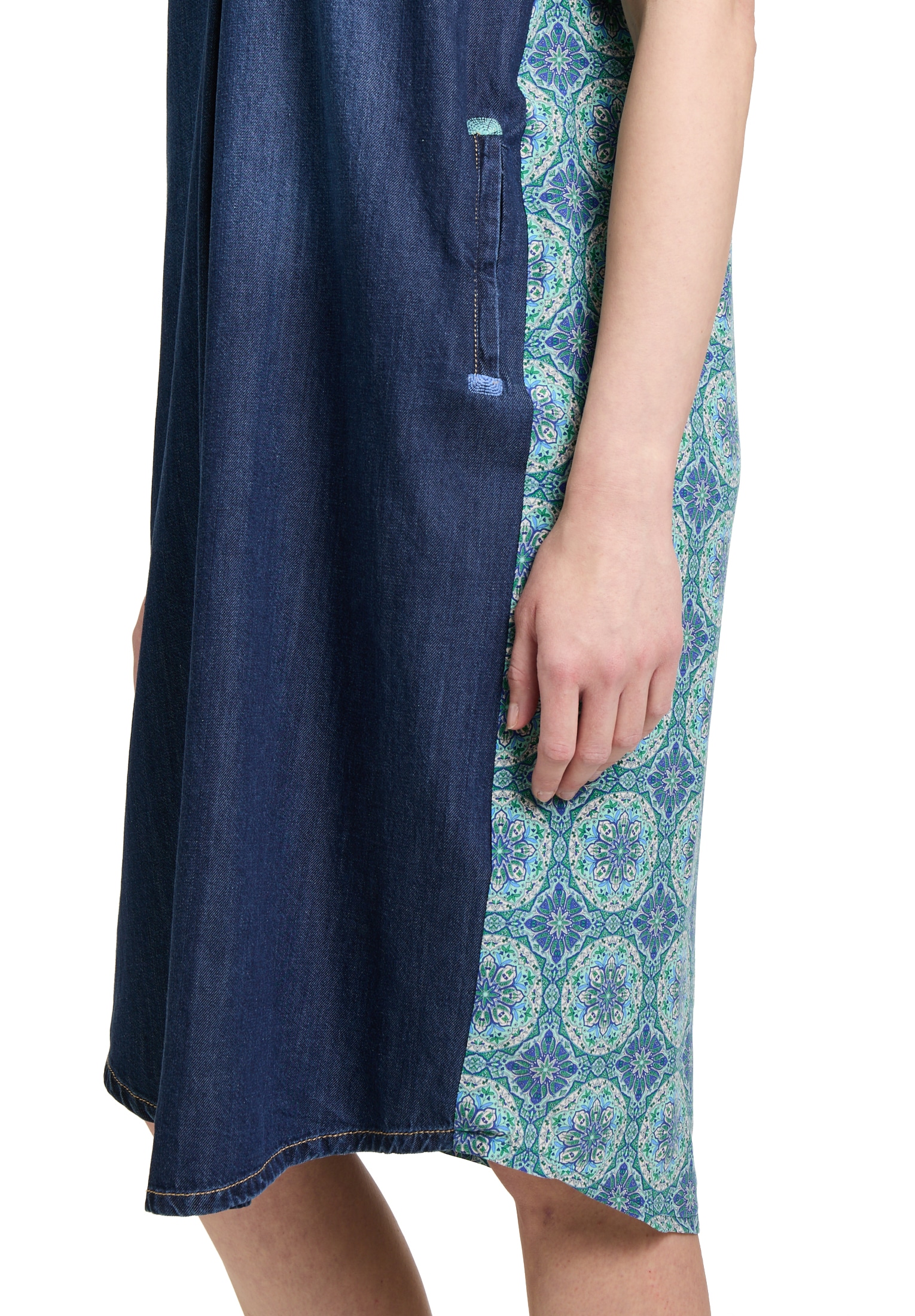 Cartoon Jeanskleid »Cartoon Jeanskleid mit Patches«, Patches