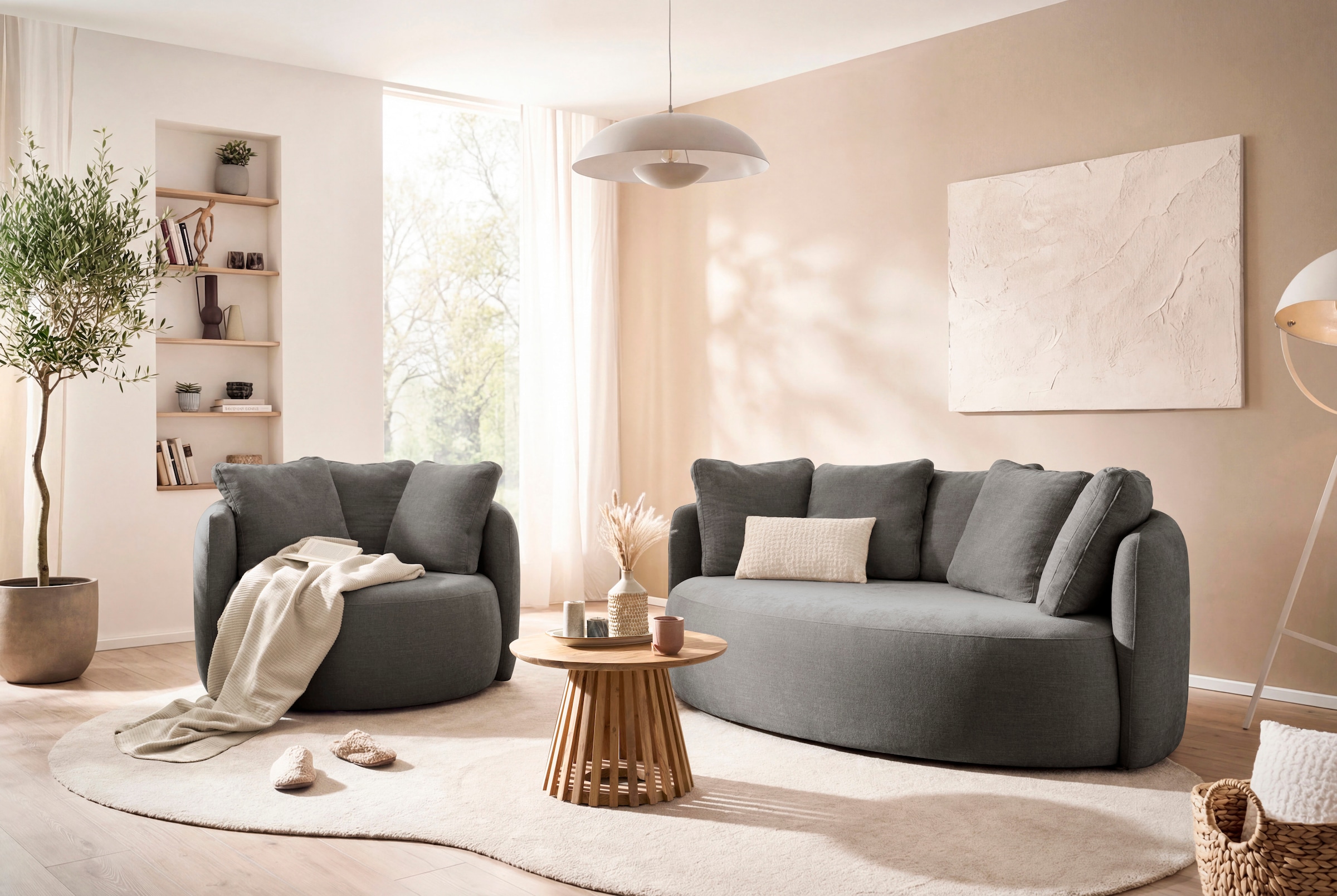 OTTO products 2,5-Sitzer »Kaarl, rundes Loungesofa, Sofa mit Kissen, perfekt gepolstert« Webstoff, in fünf Farben, zeitloses Design, inkl. 5 Rückenkissen