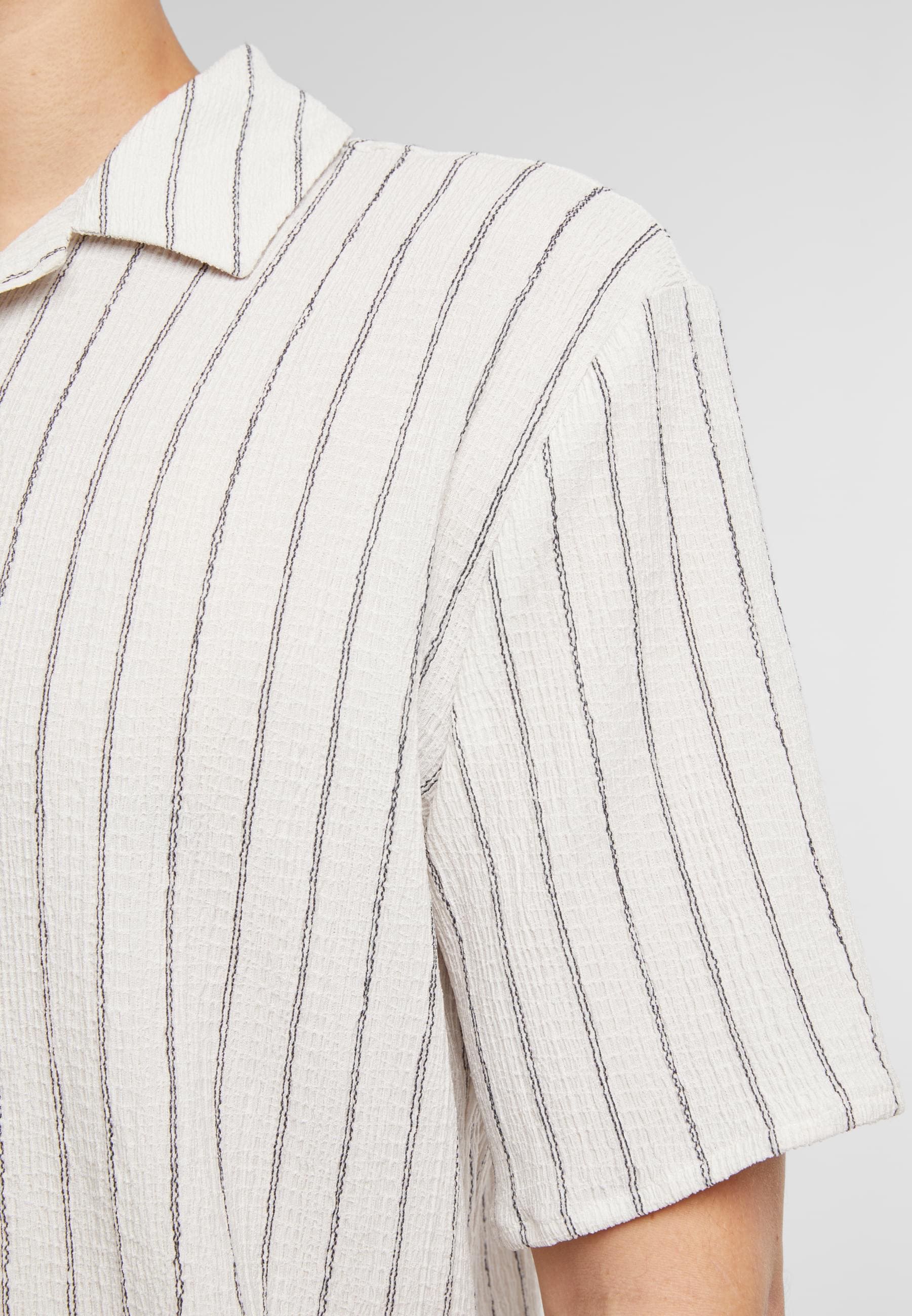 URBAN CLASSICS Langarmhemd »Urban Classics Striped Crinkle Resort Shirt«, (1 tlg.)