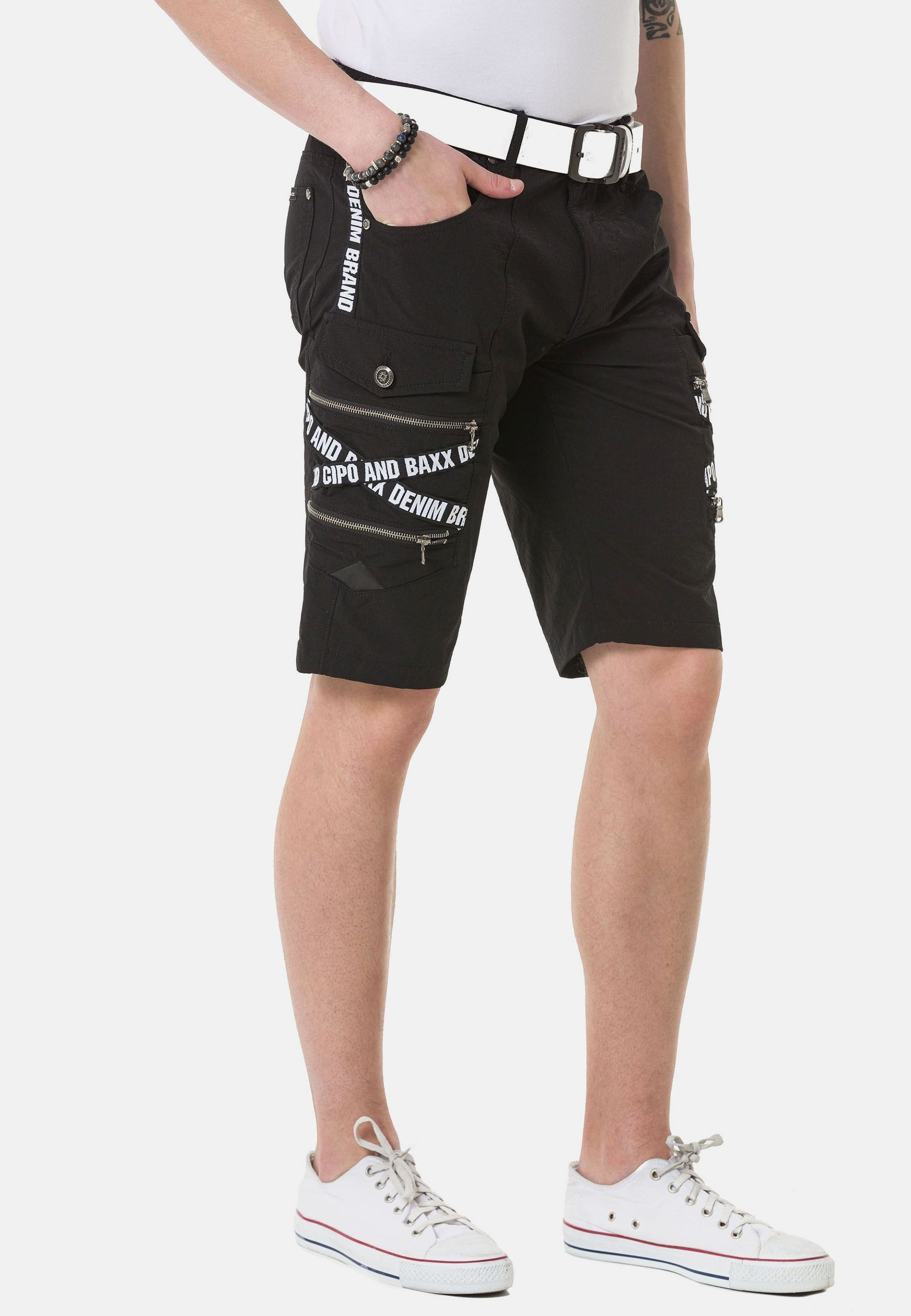 Cipo & Baxx Stoffhose »Capri-Shorts«, mit zahlreichen Taschen