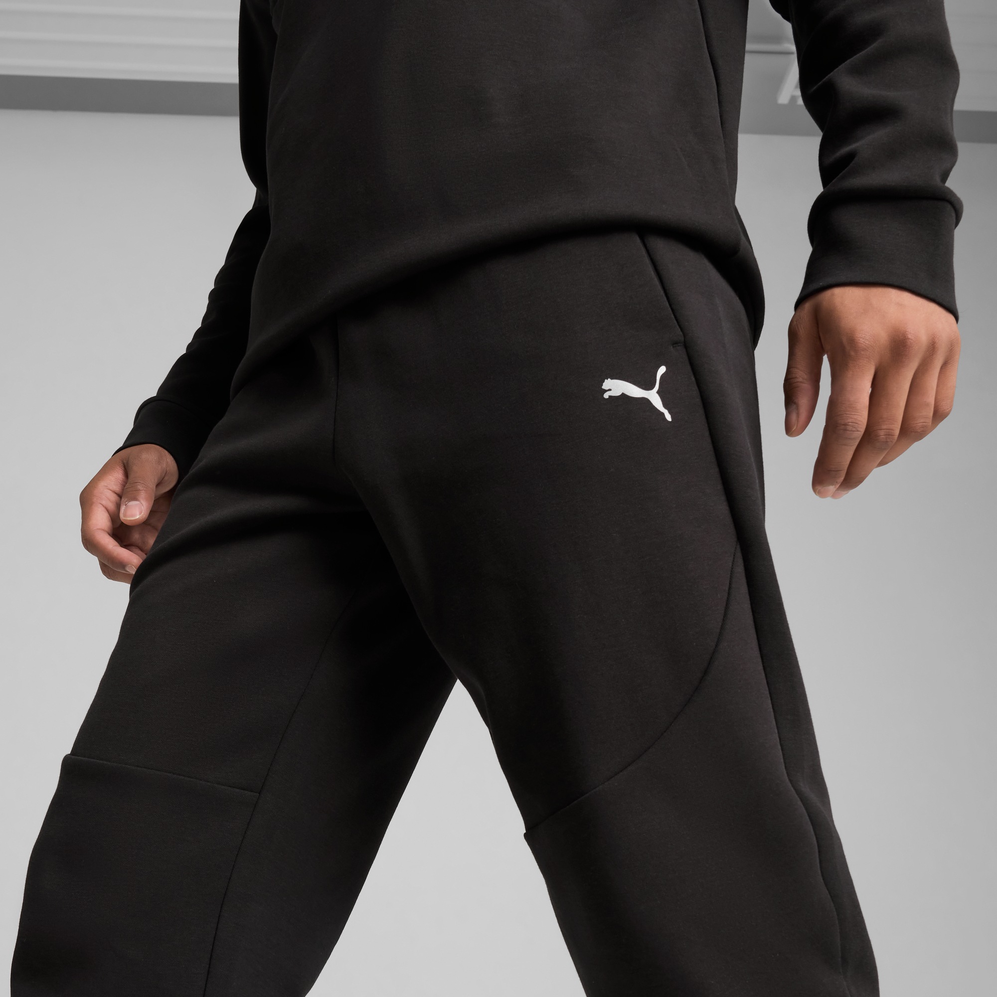 Thumbnail - PUMA Trainingshose "TECH PANTS DK CL" mit Eingrifftaschen, aus Shellmaterial