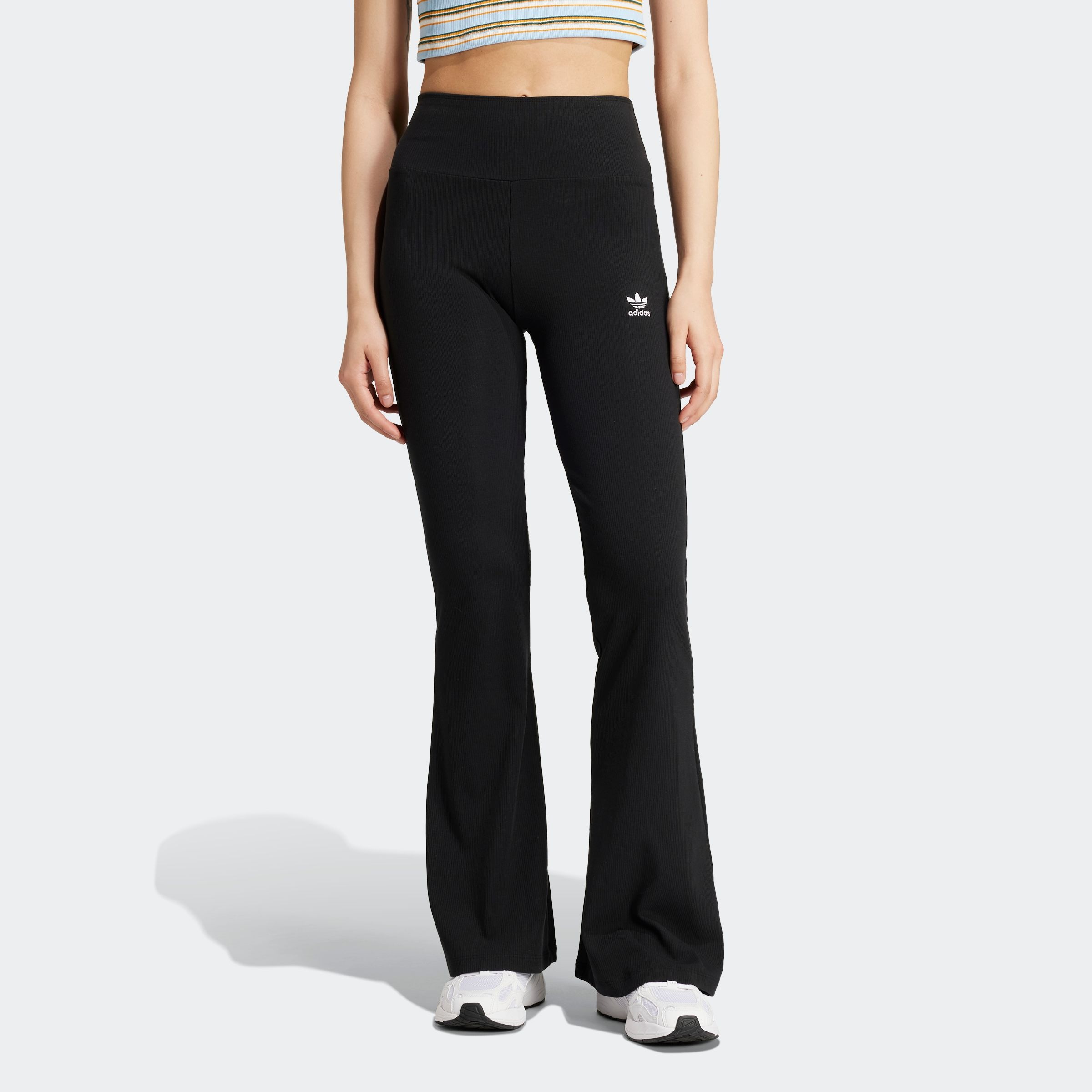 adidas Originals "ESS FL LEGGINGS" mit ausgestelltem Bein und Ripp Optik, h günstig online kaufen
