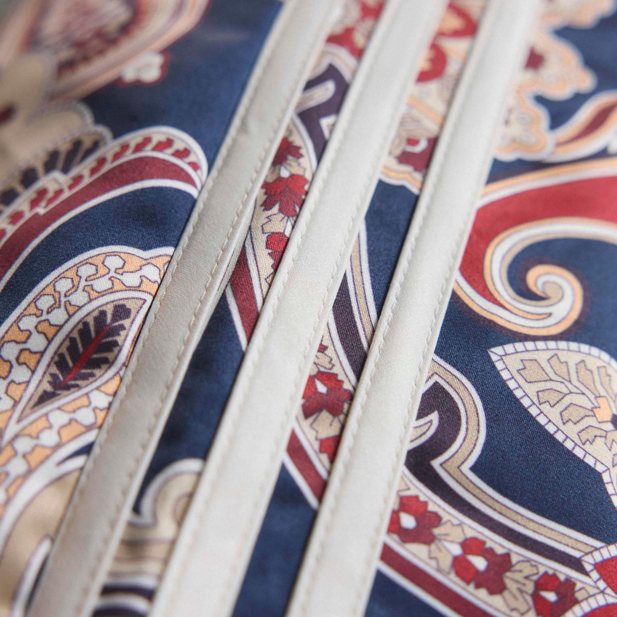 adidas Originals Sporthose »FIREBIRD STN TP«  mit auffälligem Print, aus gewebtem Satin, Oversize-Passform