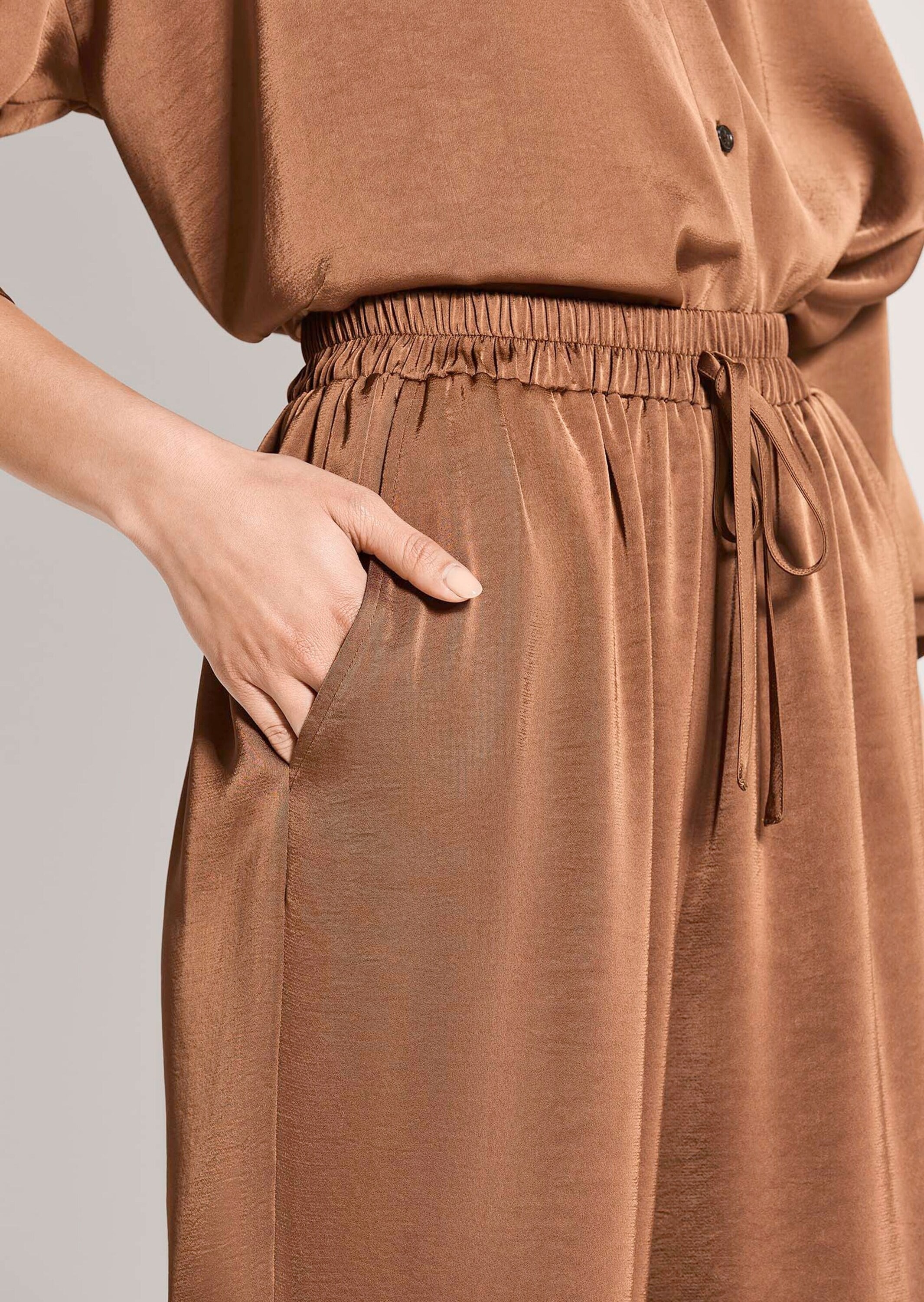 MADELEINE Schlupfhose »Satinhose Schlupfhose mit Zierband«