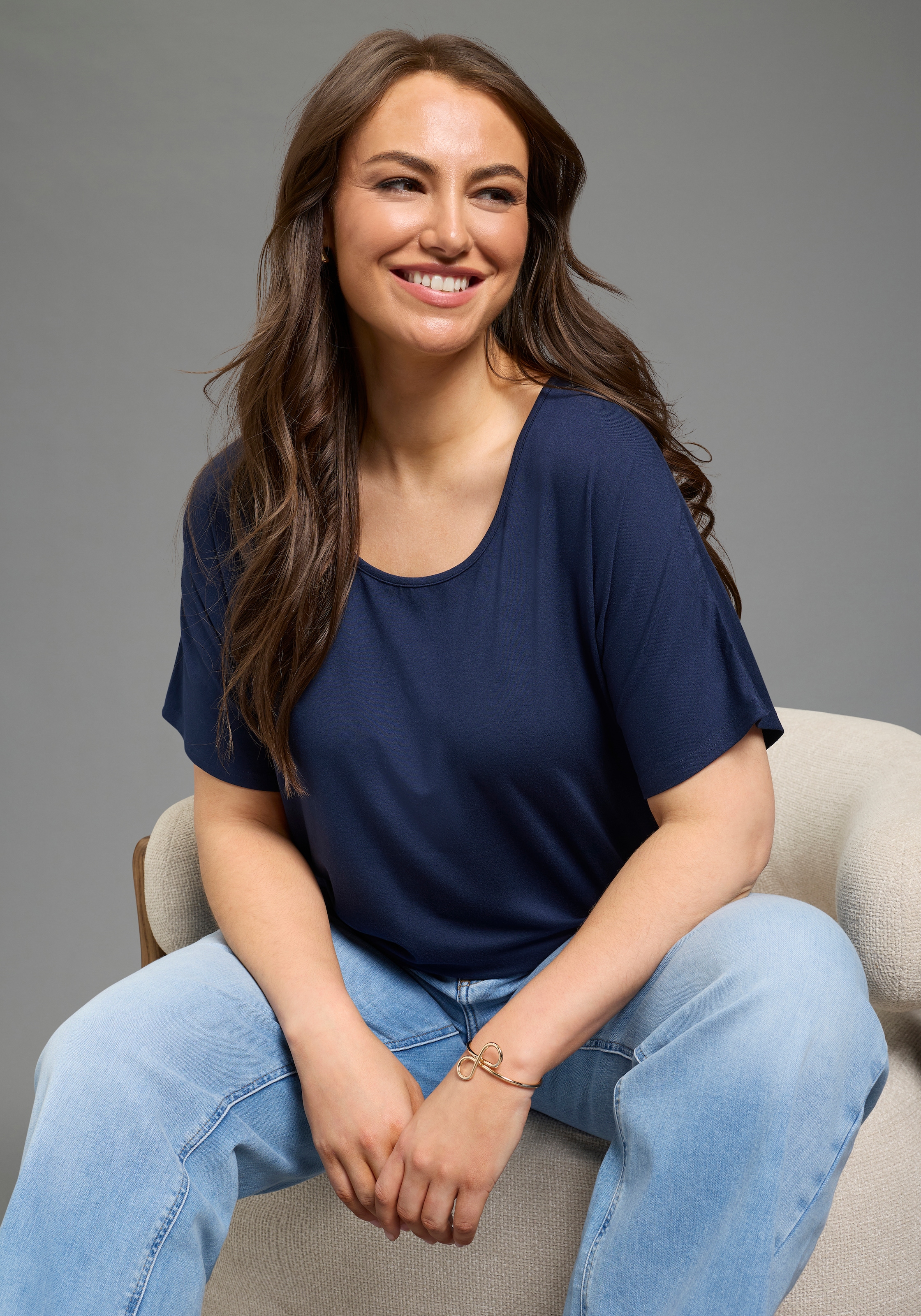 Laura Scott CURVE T-Shirt "Große Größen" figurumspielende Passform, mit Rundhalsausschnitt und Elastikbund