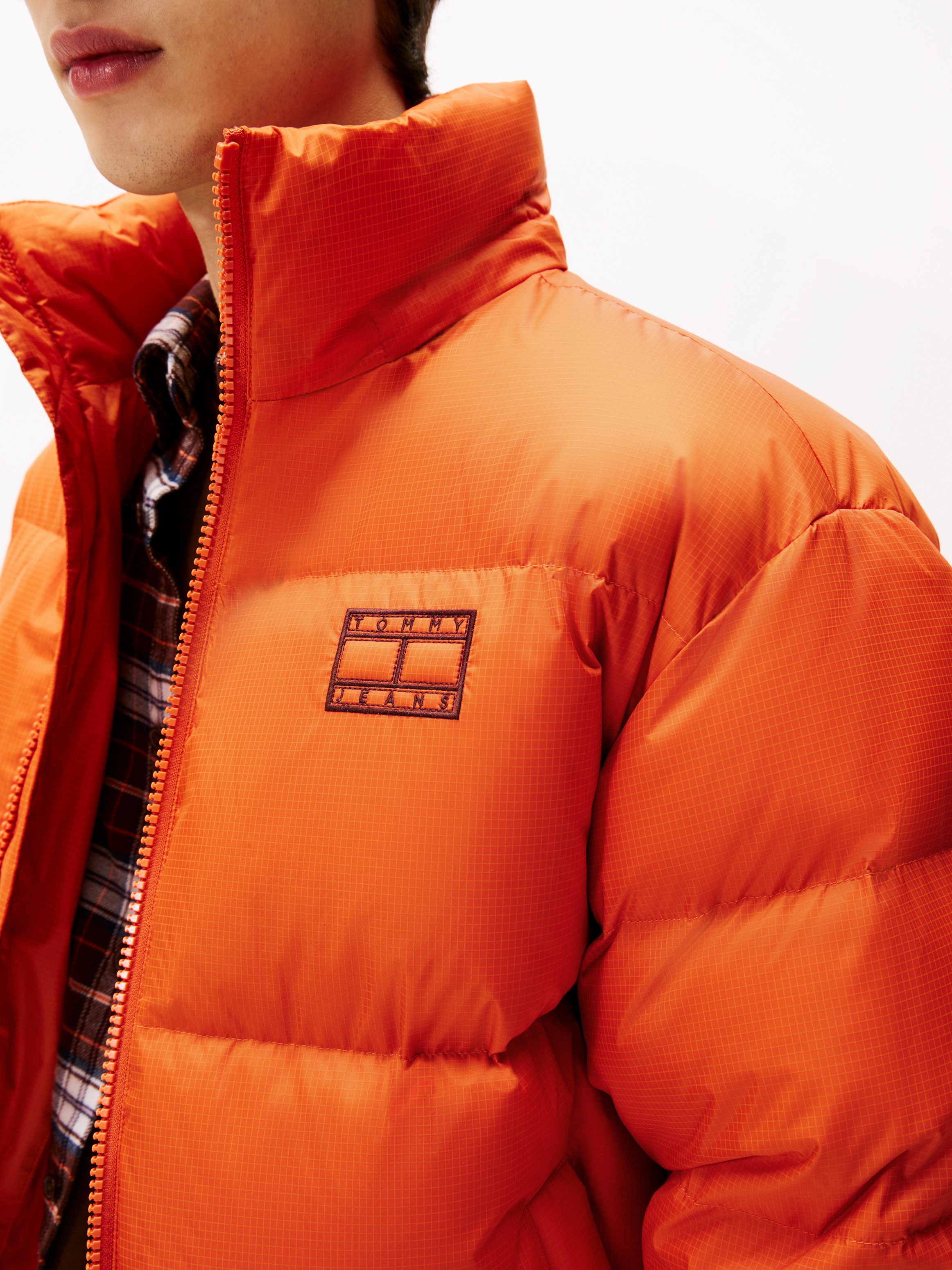 Tommy Jeans Steppjacke "ALASKA DOWN PUFFER" mit Kapuze Übergangsjacke Regul günstig online kaufen