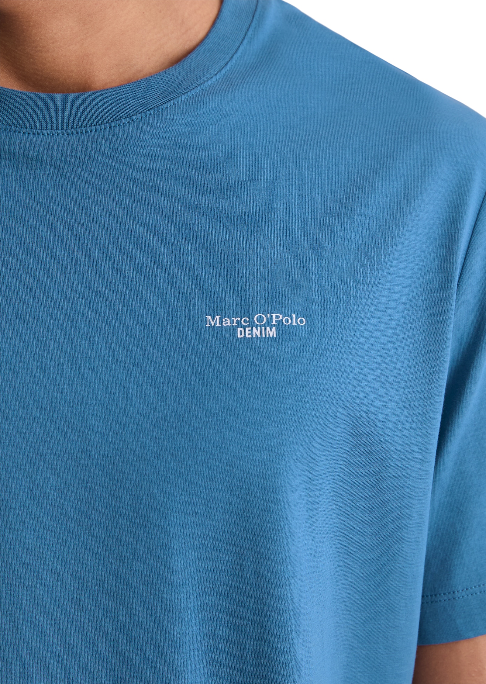 Marc O'Polo DENIM T-Shirt Ein dezenter Logo-Print auf der Brust