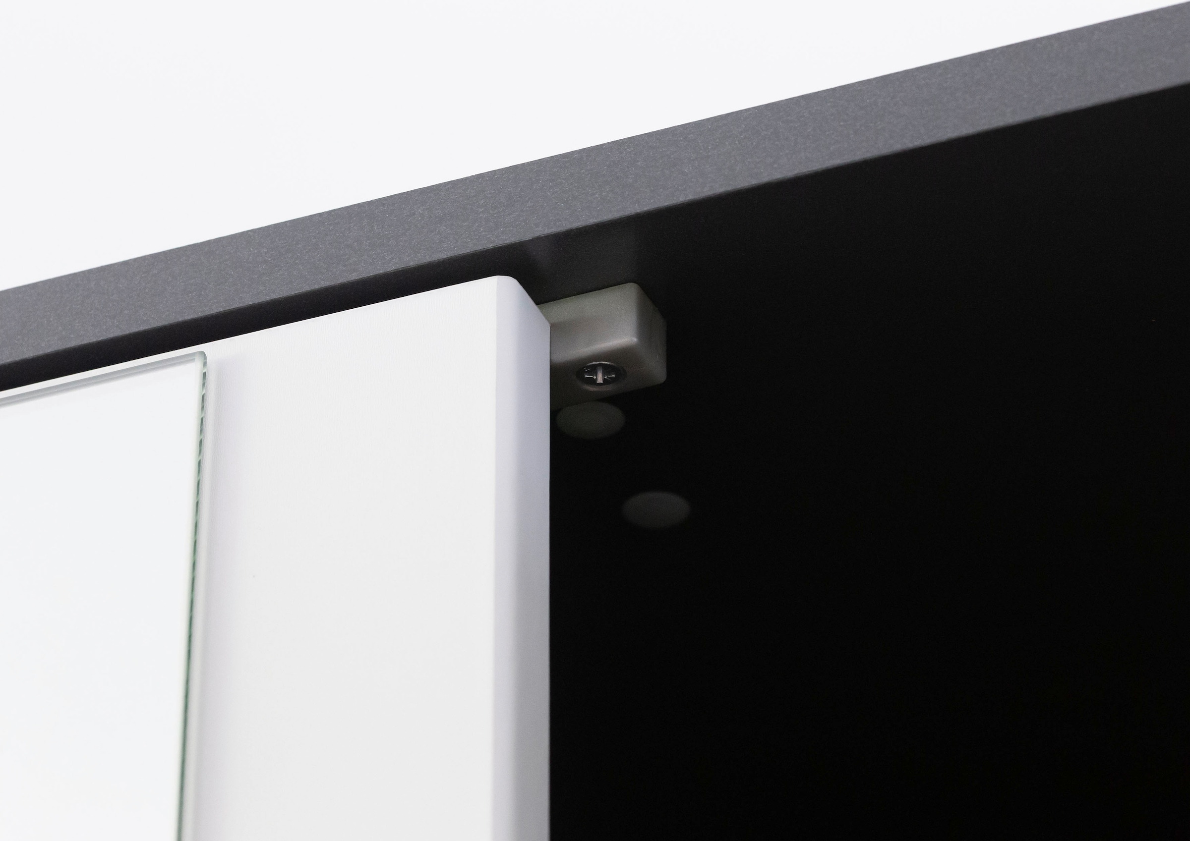 rauch Drehtürenschrank »Kleiderschrank Schrank Garderobe Wäscheschrank NARAI viel Stauraum«, (in 3 verschiedenen Ausstattungen BASIC/CLASSIC/PREMIUM), Griffausfräsungen für eine grifflose Optik TOPSELLER MADE IN GERMANY