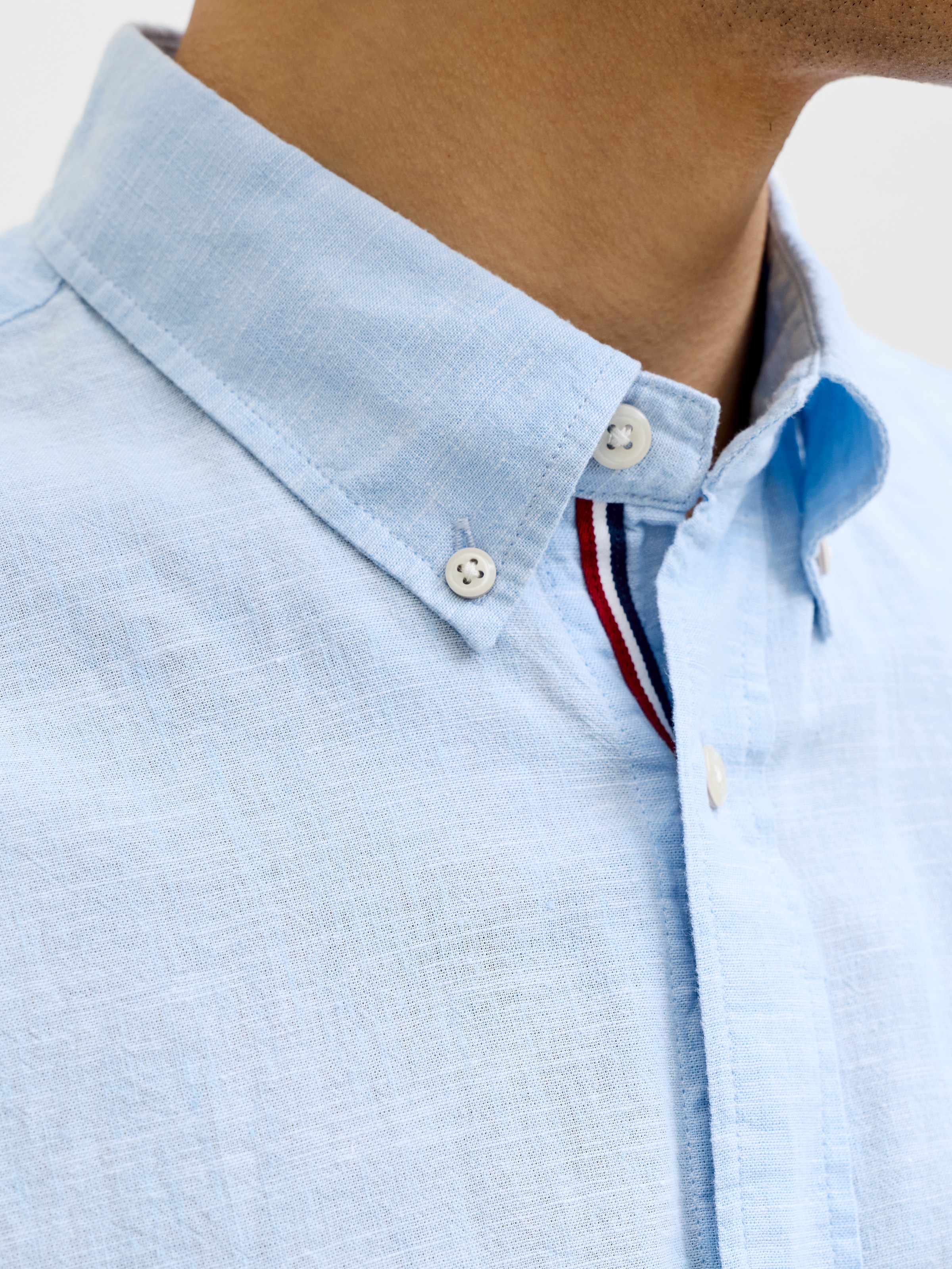 Jack & Jones Kurzarmhemd »JPRBLUSUMMER LIN. BL. SHIELD SS SHIRT SN« mit Stickerei