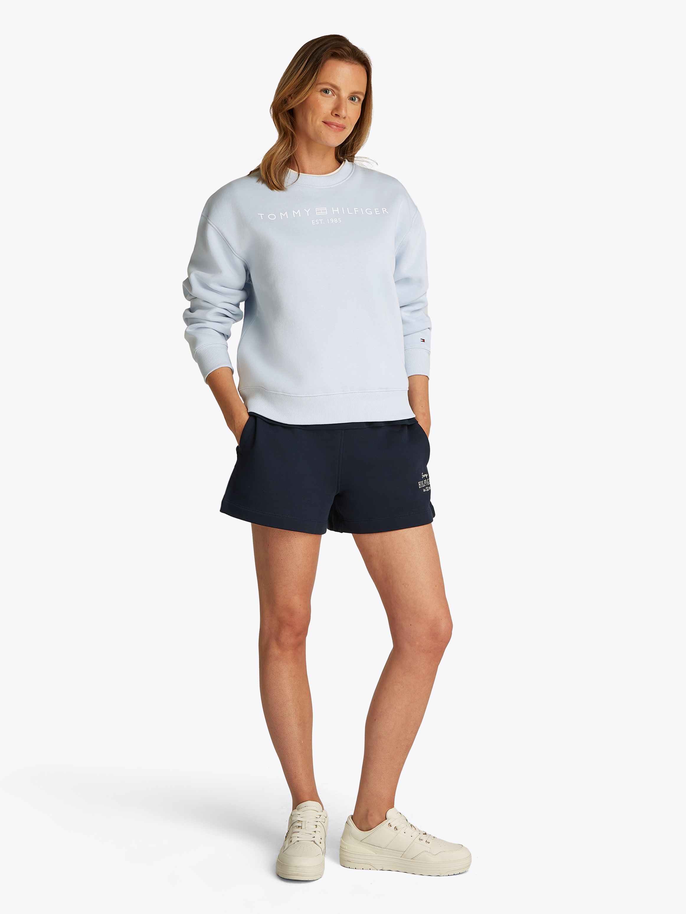 Tommy Hilfiger Sweatshirt »MDRN REG CORP LOGO C-NK SWTSHRT«, mit Logoschriftzug