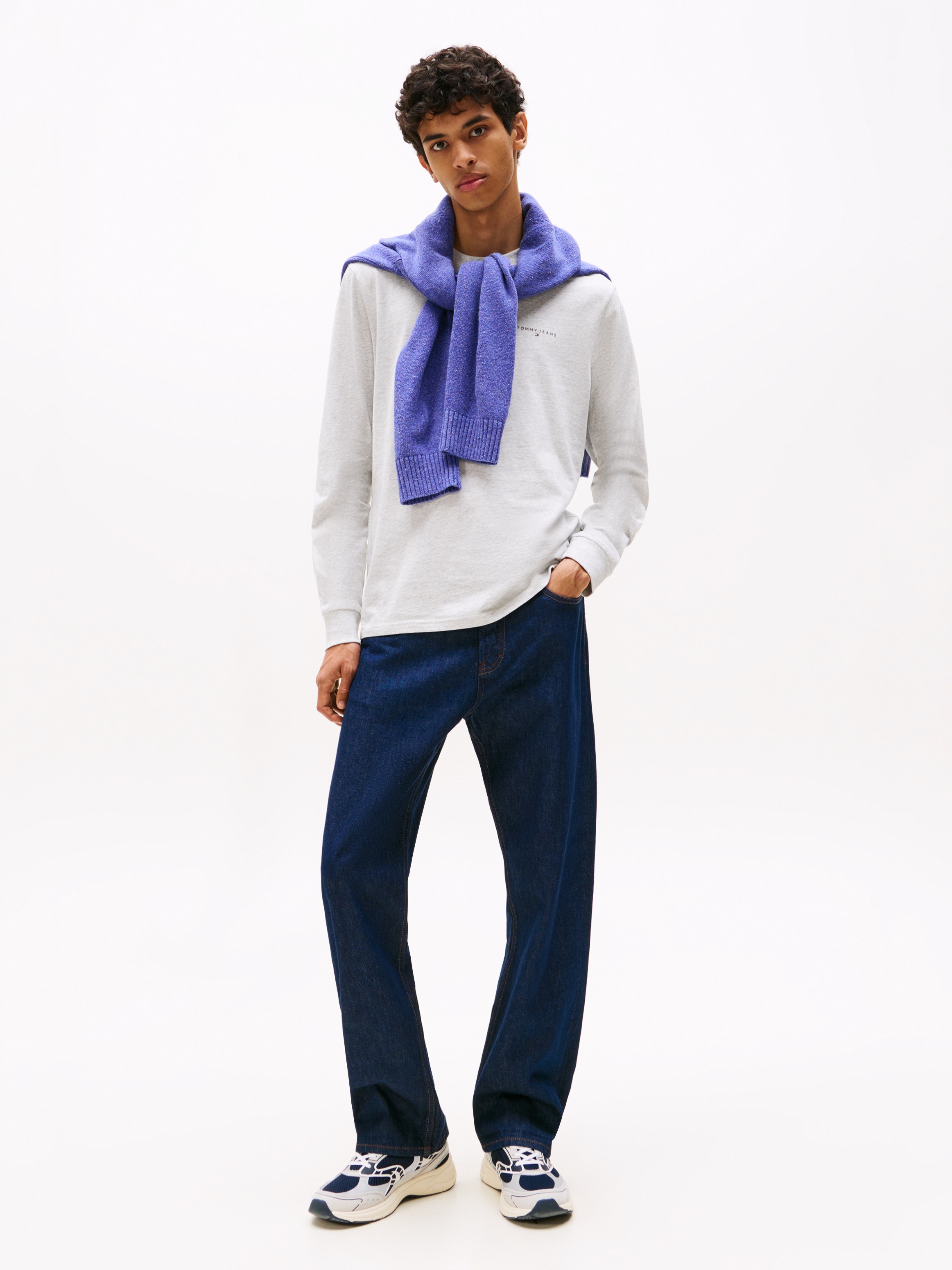 Tommy Jeans Langarmshirt »TJM SLIM CHEST LINEAR LS TEE EXT«, Mit Rundhalsausschnitt