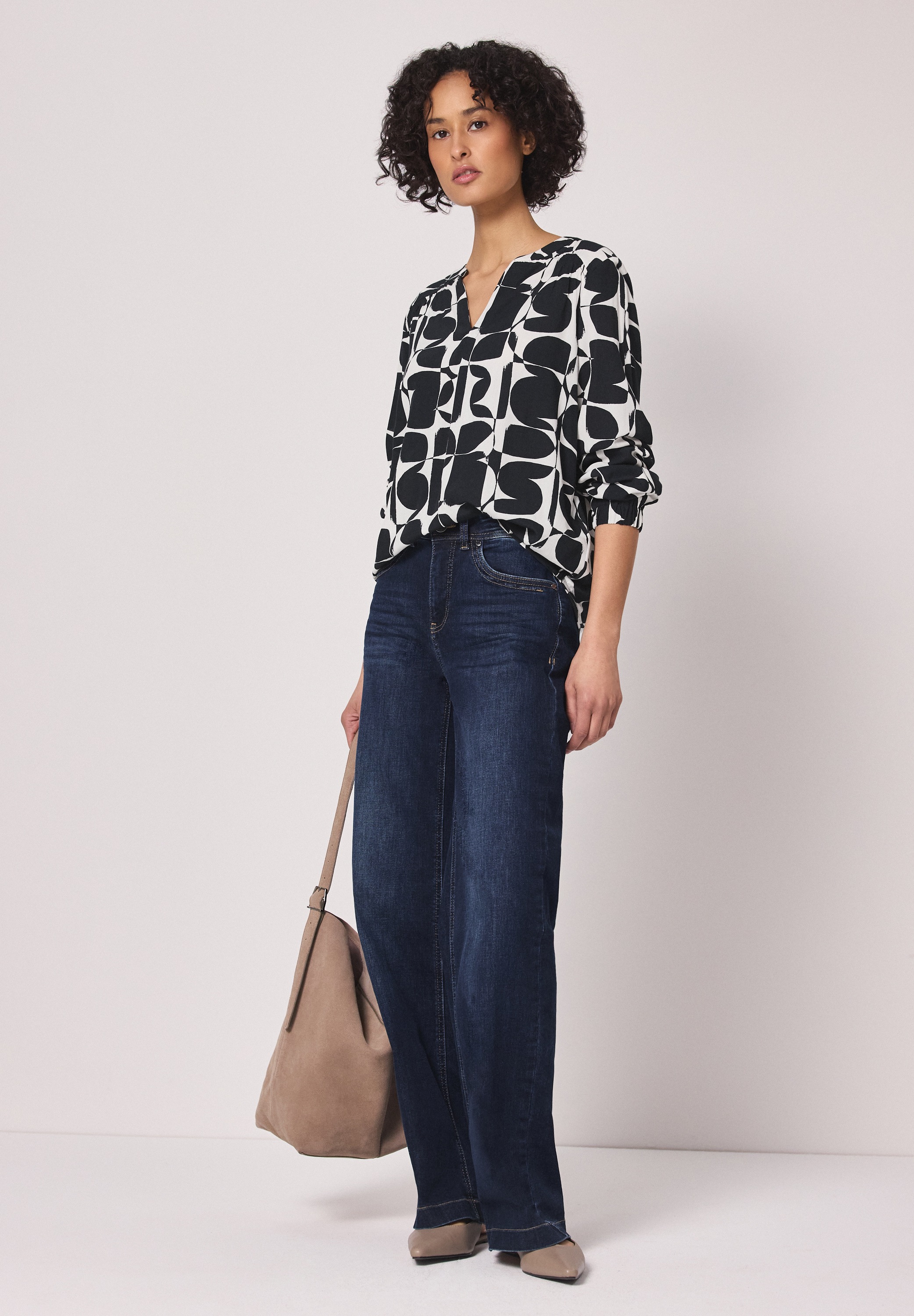 Langarmshirt STREET ONE, Damen, Gr. 38, shadowed navy, Stoff, Vorderseite: 100% Viskose; Ärmel: 100% Viskose; Rückseite: 95% Viskose, 5% Elasthan, gemustert, comfort fit normal, Rundhals, Bündchen, Shirts Langarmshirt, mit Strukturmix 2