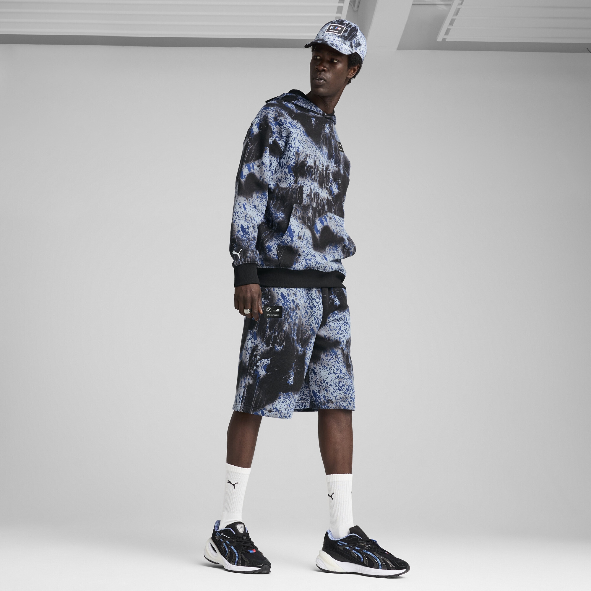 PUMA Sporthose »BMW M Motorsport Colour Splash Shorts mit Allover-Print Herren«