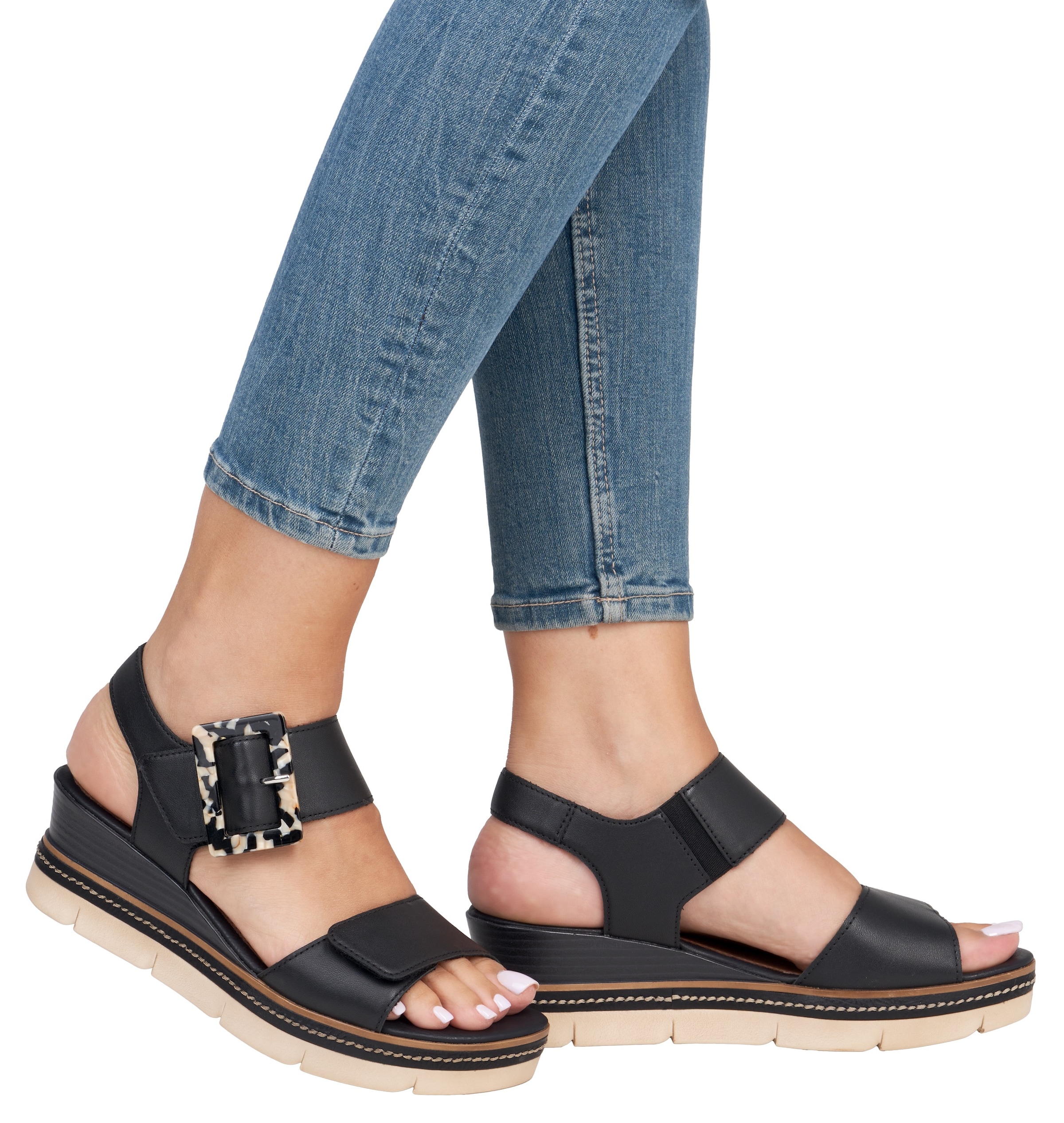 Remonte Keilsandalette »Elisabeth Hurley-Collection«, Keilabsatz, Riemensandale, Sommerschuh, auffällige Zierschnalle