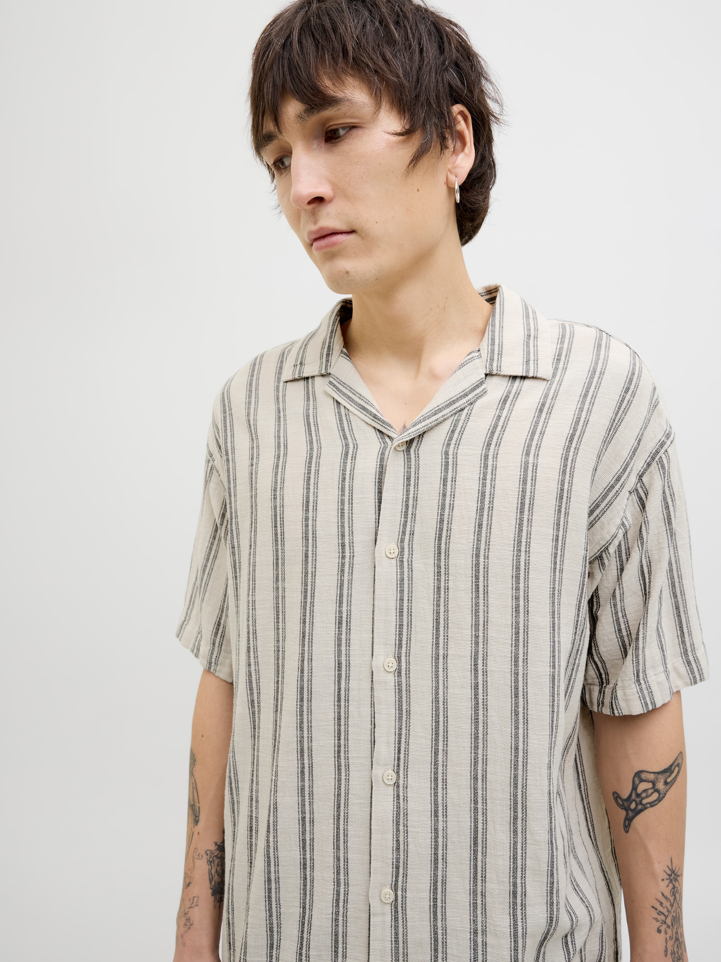 Jack & Jones Kurzarmhemd »JJEENZO STRIPE RESORT SHIRT SS SN«, mit Streifen Muster