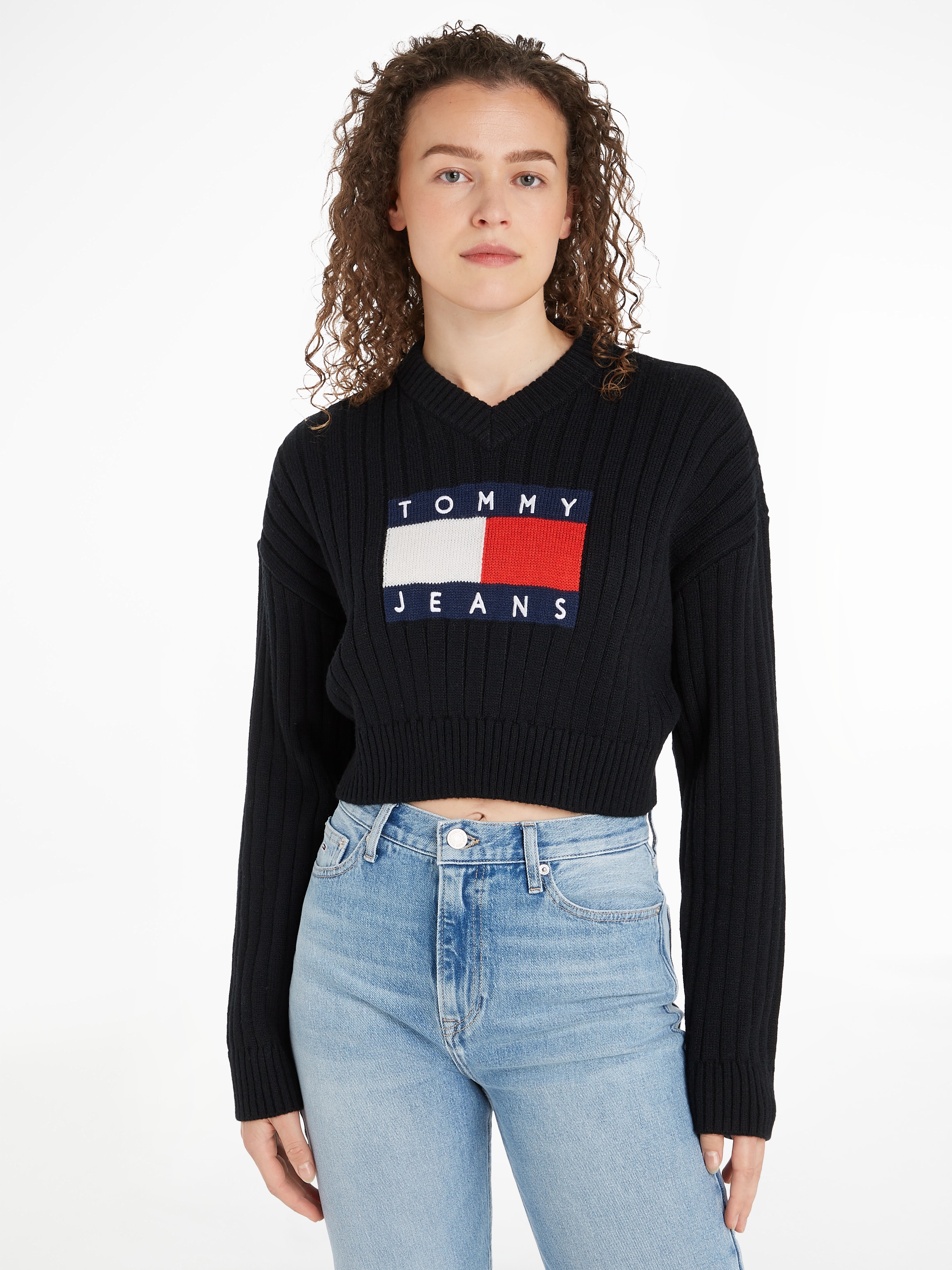 Strickpullover »TJW VNCK CENTER FLAG SWEATER EXT«, mit Tommy Jeans Center Logo-Flag