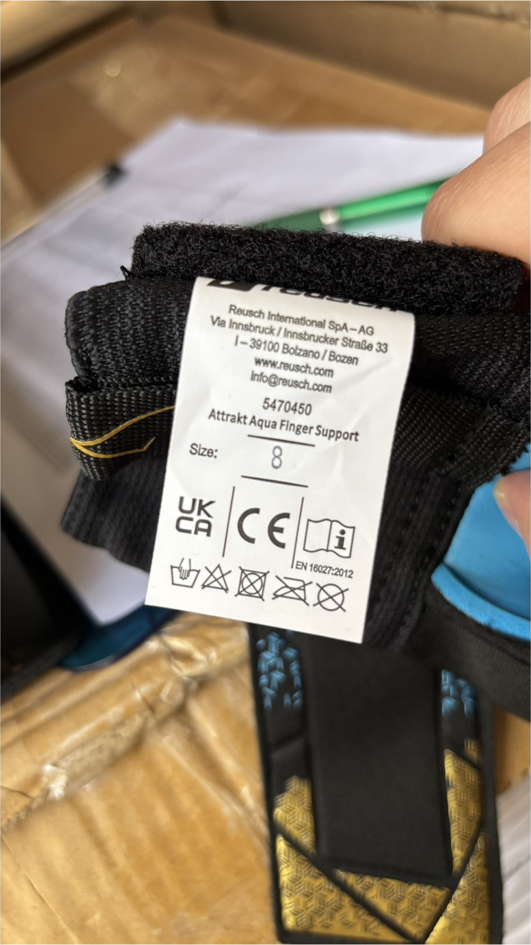 Reusch Torwarthandschuhe »Attrakt Aqua Finger Support« mit Evolution Negative Cut