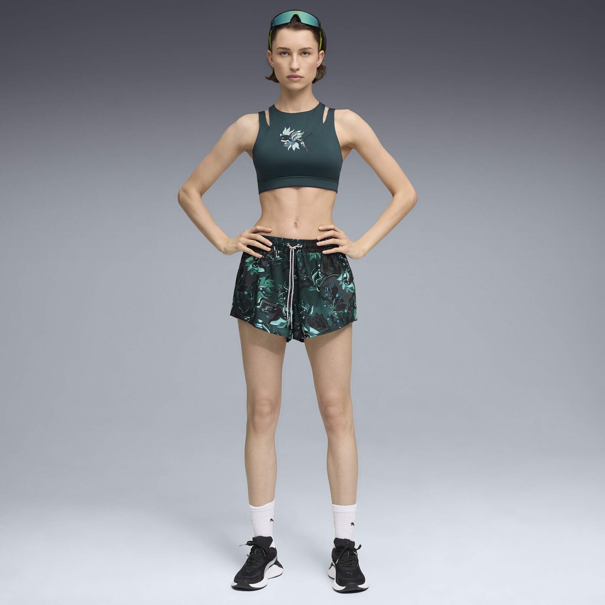 PUMA Trainingsshorts »GREEN TERRAINS Gewebte Trainingsshorts Damen«