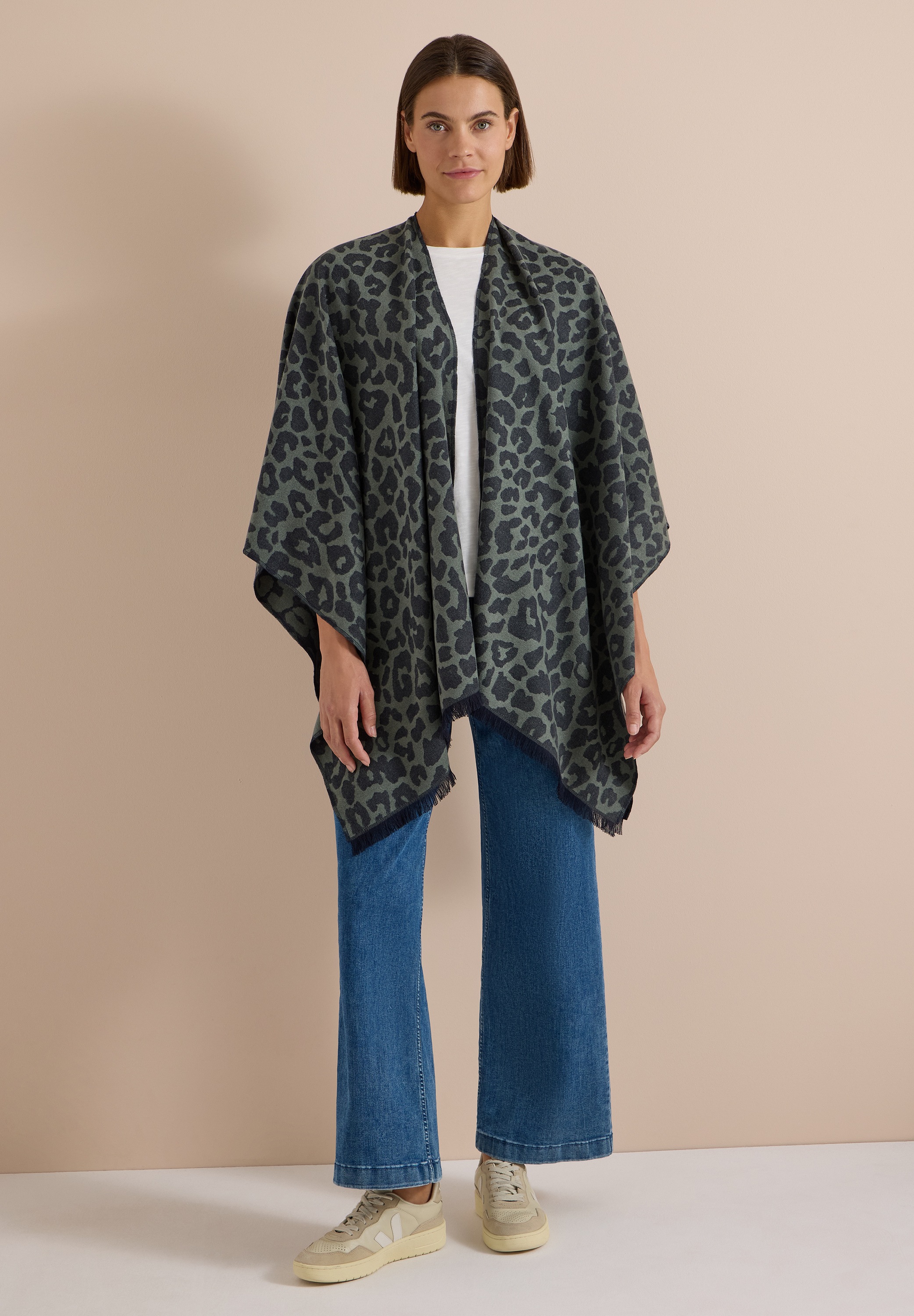 Cecil Strickponcho mit Leomuster