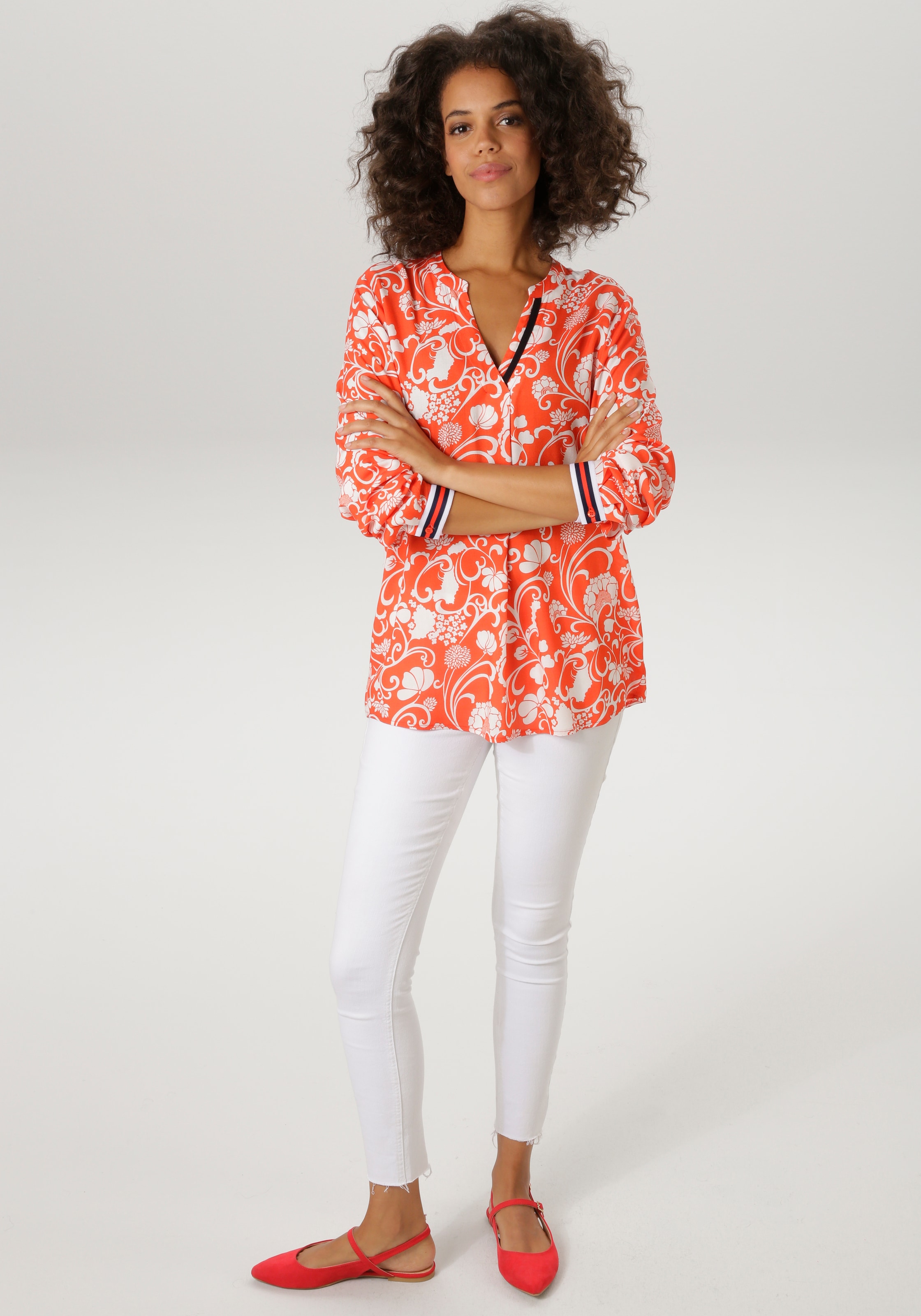 Aniston CASUAL Schlupfbluse mit fantasievollem, grafischen Blumendruck