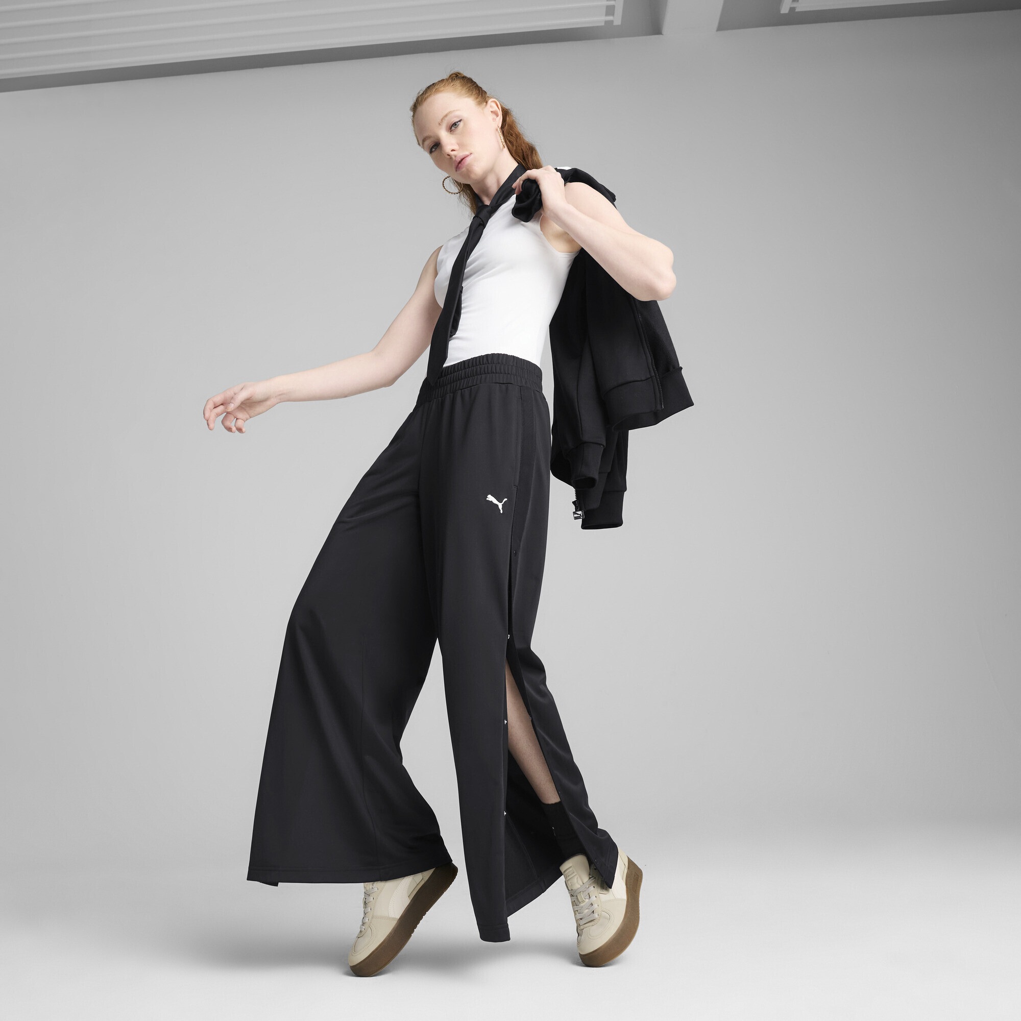 PUMA Sporthose »WARDROBE Essentials Low Rise Popper Hose Damen«