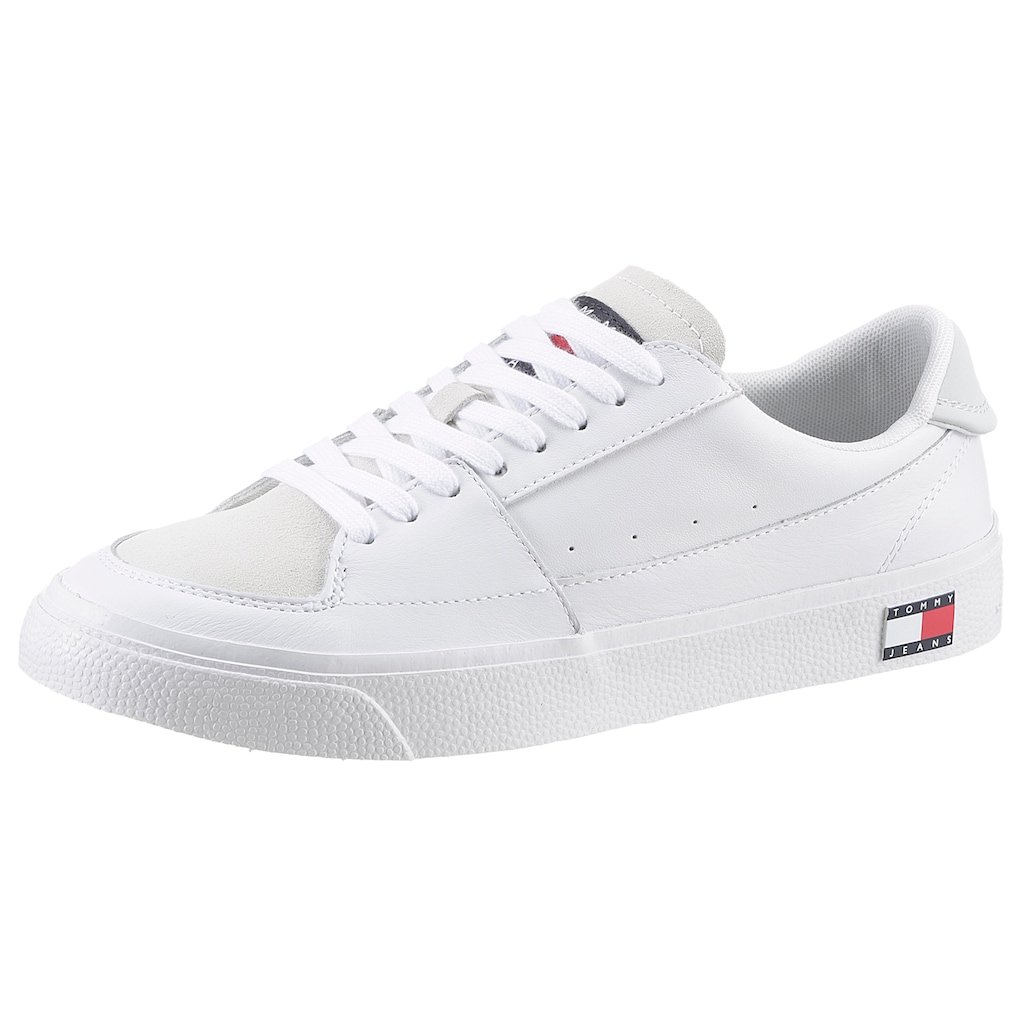 Tommy Jeans Sneaker »TOMMY JEANS VULCANIZED ESS« mit Logoaufnäher auf der Zunge Tommy Jeans Sneaker »TOMMY JEANS VULCANIZED ESS« mit Logoaufnäher auf der Zunge