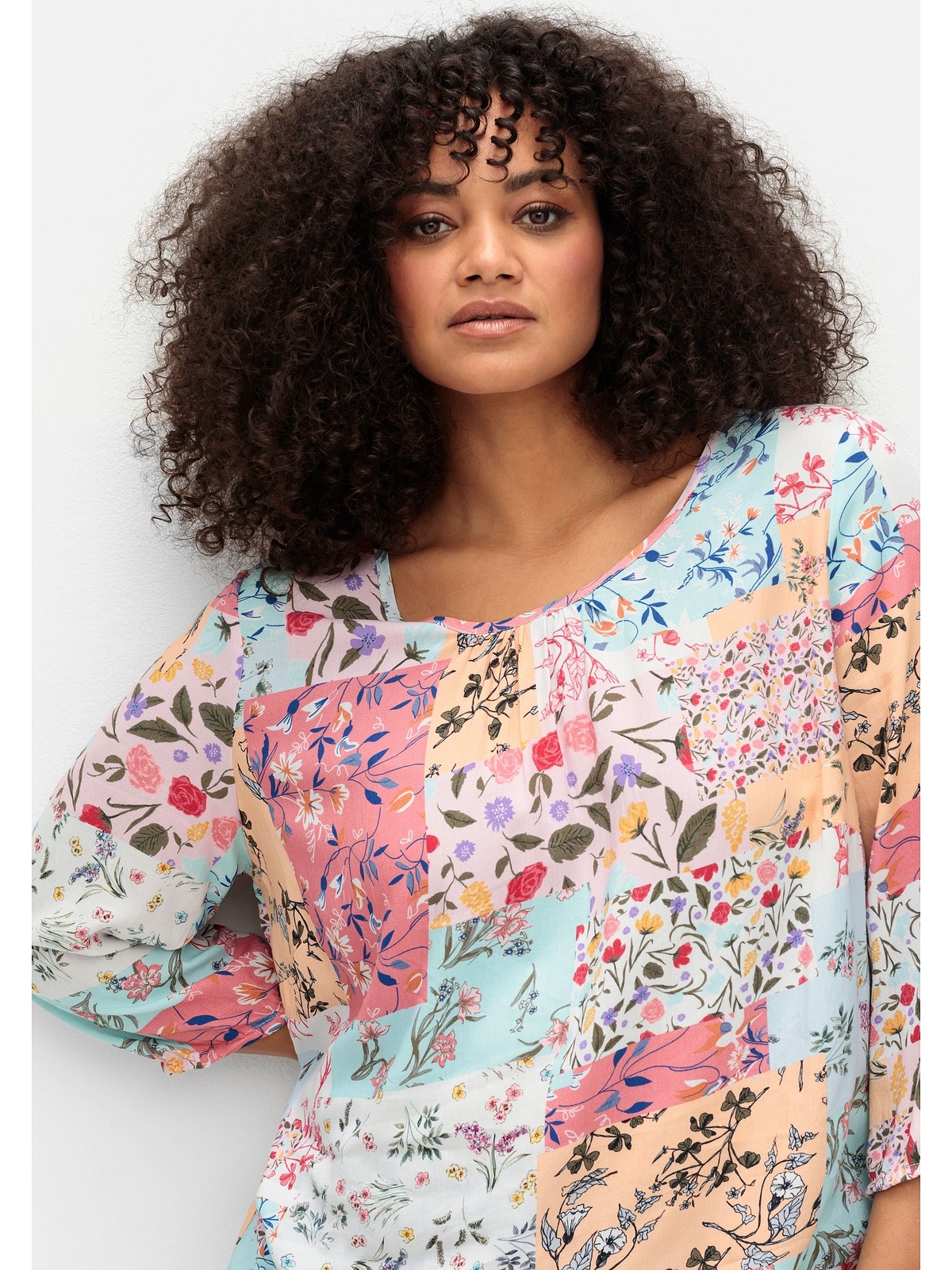 Sheego Tunika »Große Größen«, mit Patchwork-Print und Stretchsaum