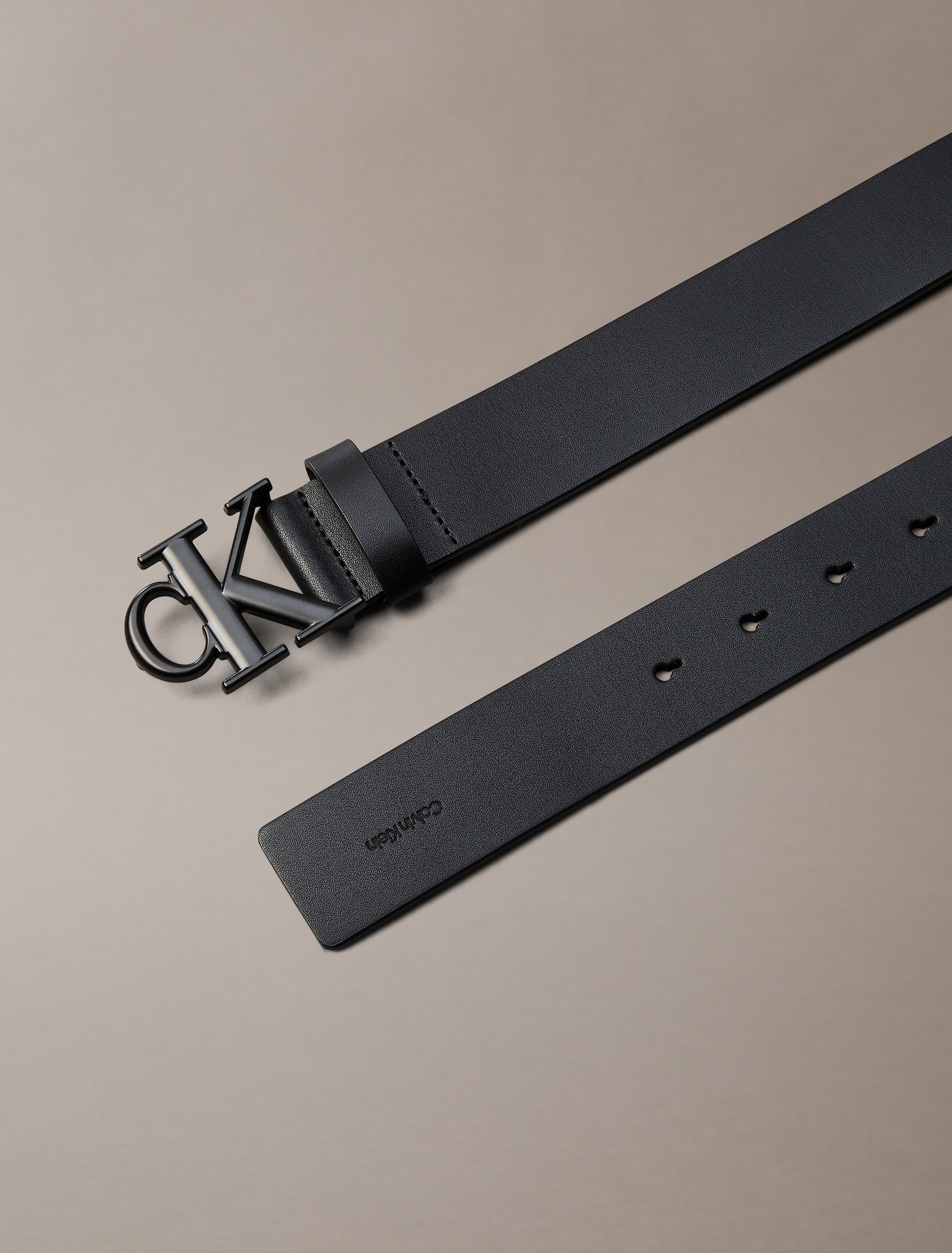 Ledergürtel CALVIN KLEIN "CK BUCKLE SMOOTH 35MM", Herren, Gr. 110, schwarz, matte schwarz, Web, Büffelleder, unifarben, Gürtel Ledergürtel, Größenverstellbar mit Metallschließe 2