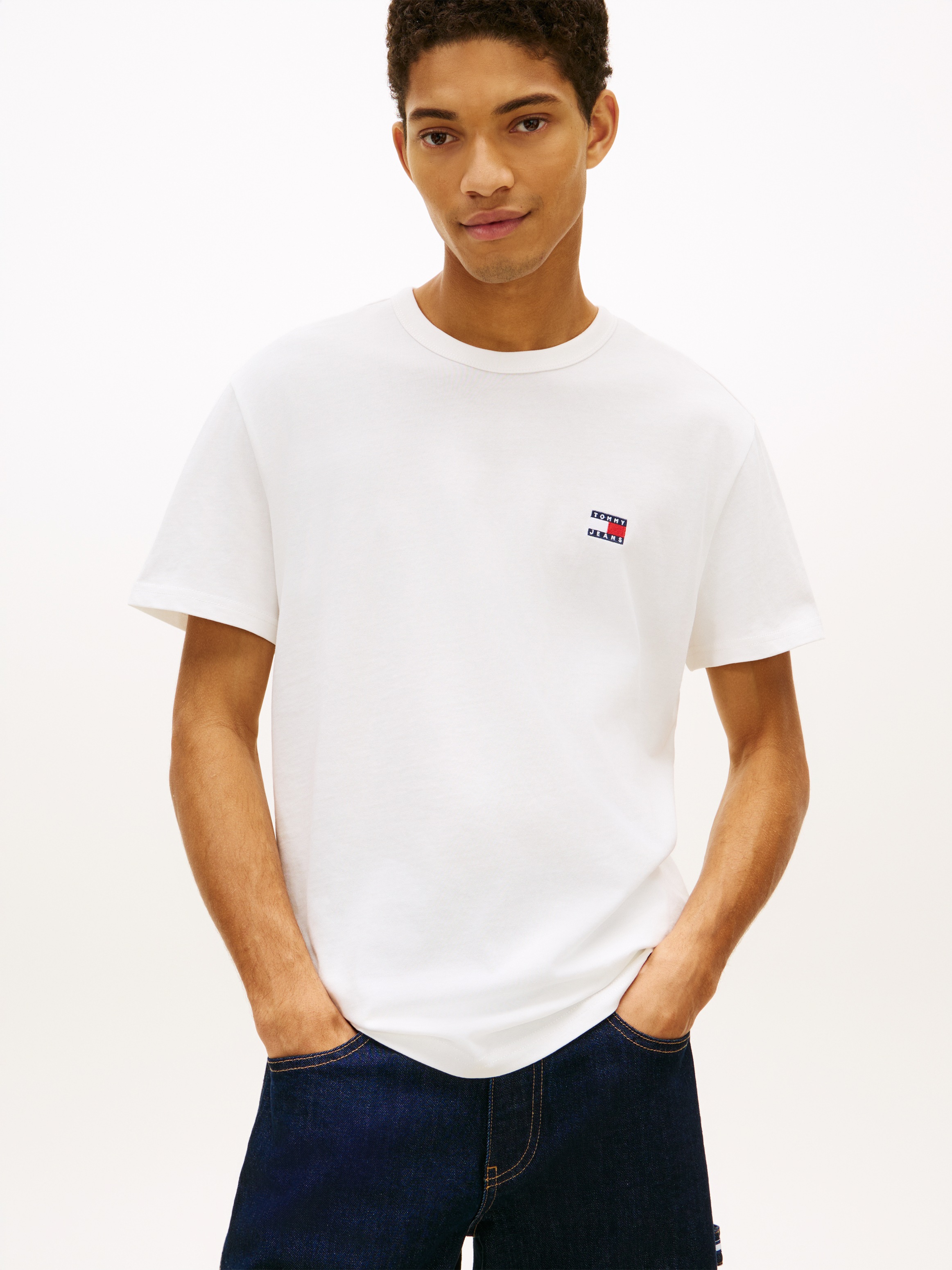 Tommy Jeans T-Shirt "TJM REG BADGE TEE EXT" mit Logostickerei günstig online kaufen
