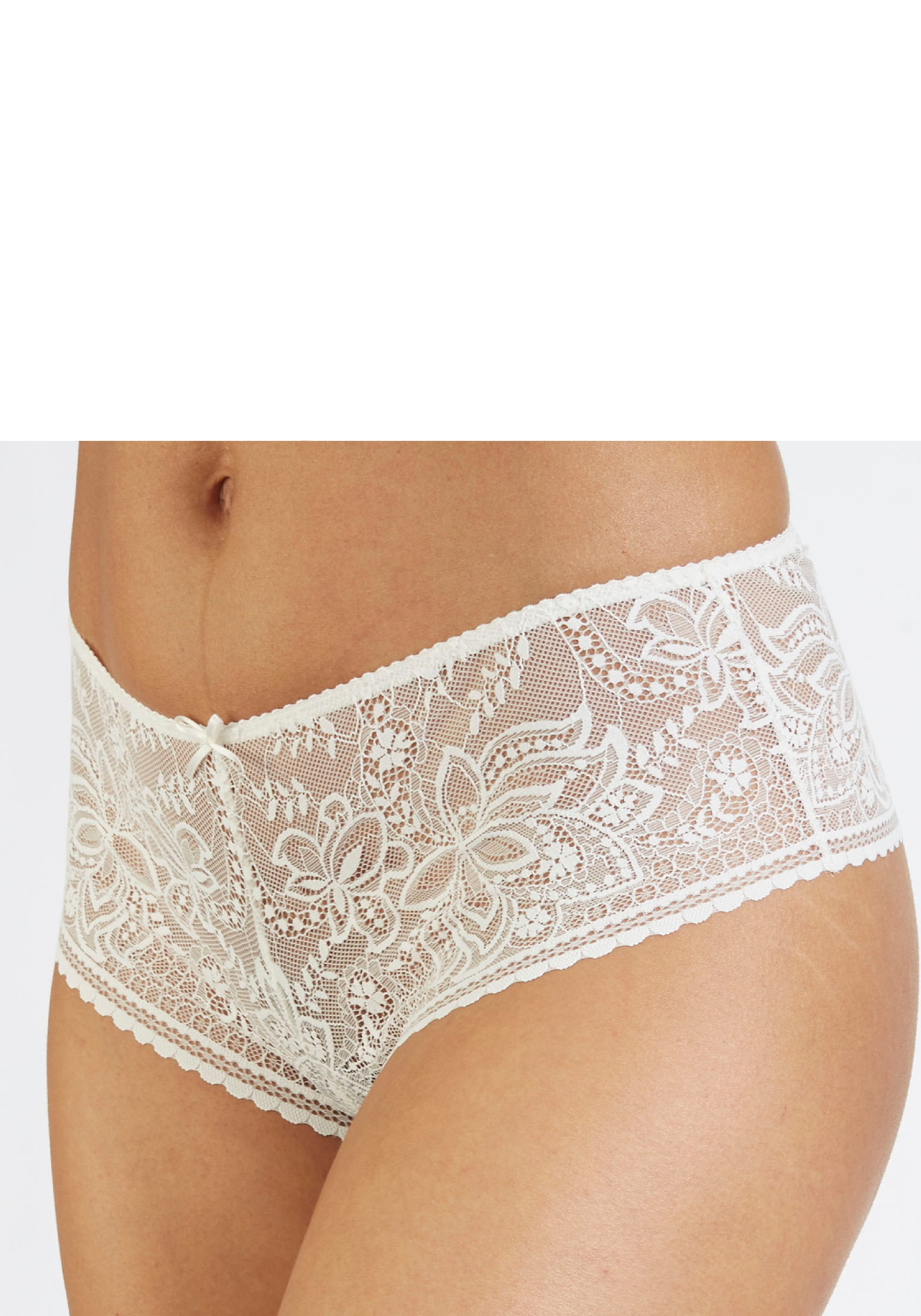 LASCANA Panty "Luciana", aus feiner, dezent transparenter Spitze in blumiger Optik