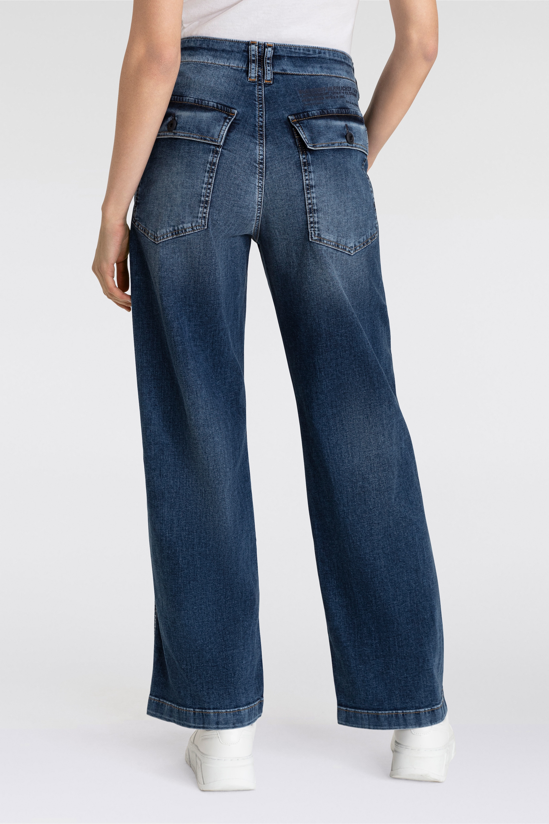 Herrlicher 5-Pocket-Jeans »Fatique Women Wide Recycled Light Denim«, mit großen aufgesetzten Taschen