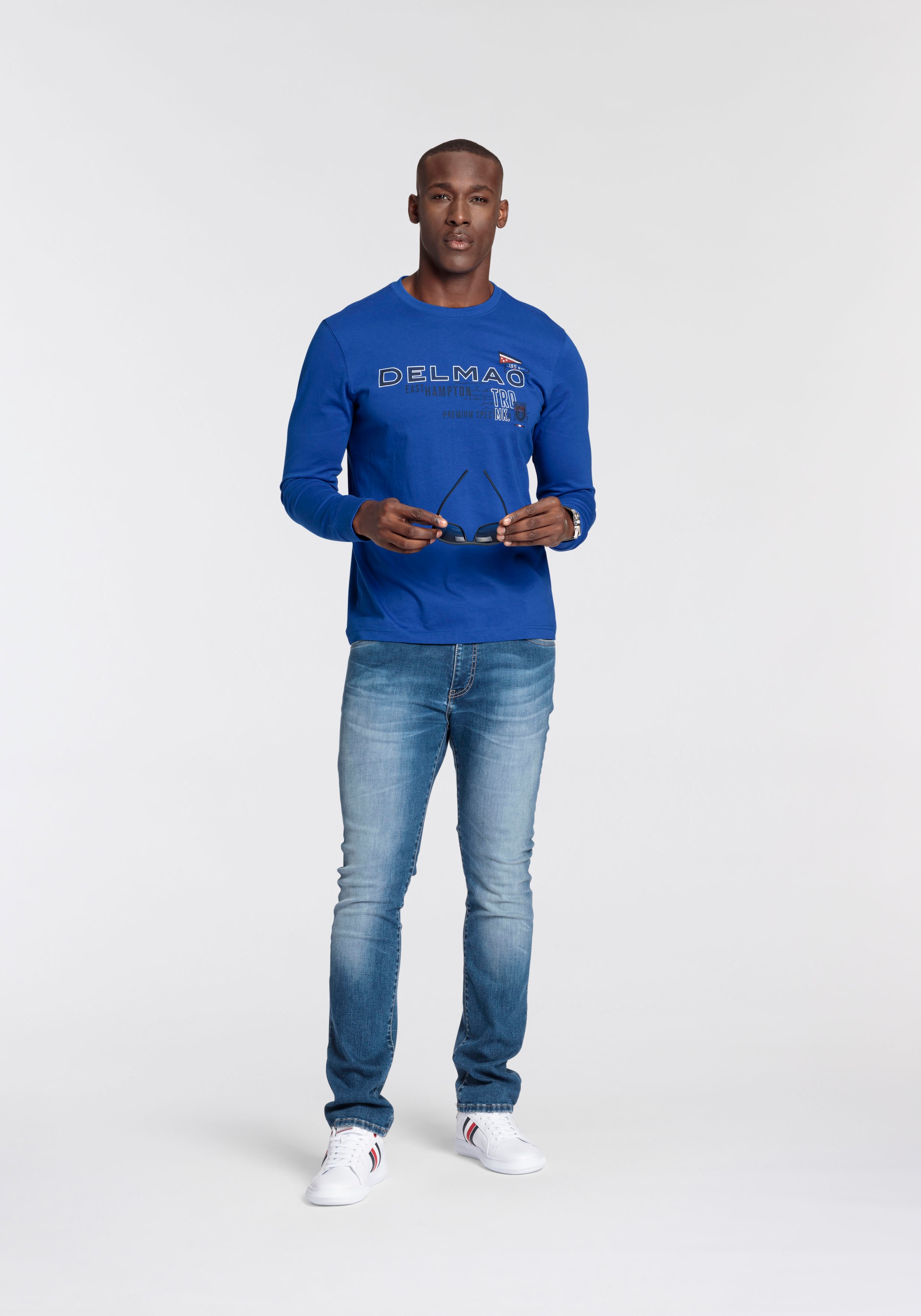 DELMAO Langarmshirt schmale Passform, bedruckt, Rundhalsausschnitt, aus Baumwolle