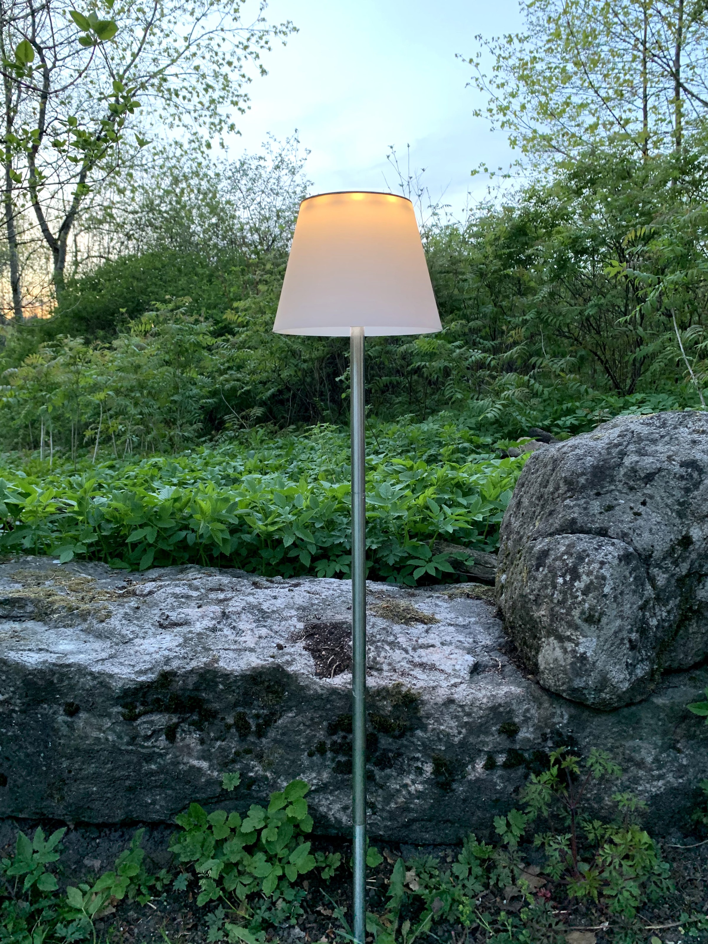 Parforce Traditional Hunting LED Solarleuchte »Solarlampe Solini« LED-Board 1 Stk. Warmweiß variable Höhe bis 90cm, weißer Schirm, 15lm, Dämmerungssensor