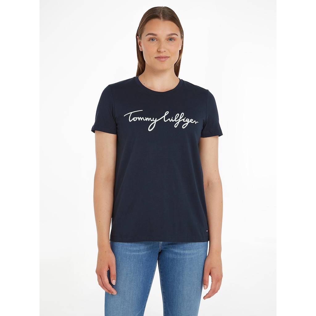 Tommy Hilfiger T-Shirt »HERITAGE CREW NECK GRAPHIC TEE«, mit Tommy Hilfiger Script Logo-Schriftzug & Logo-Flag am Saum